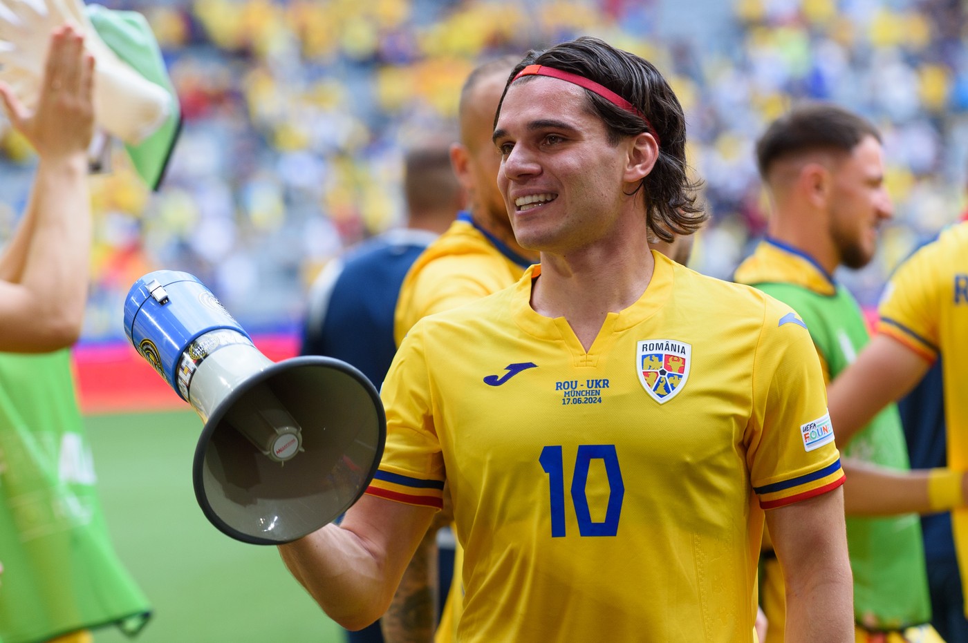 EURO 2024. Cum a apărut soția lui Ianis Hagi la meciul România - Ucraina. Elena a stat în tribune cu fiica lui Gică Popescu