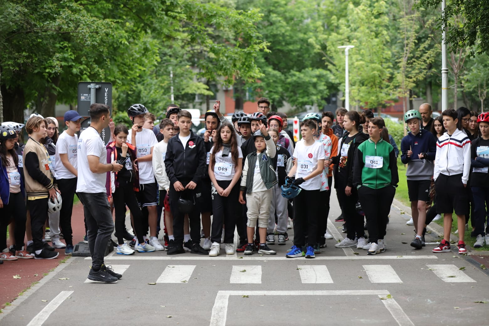 Concurs de educație rutieră pentru copiii de gimnaziu din București. Elevii, învățați să aibă un comportament responsabil pe stradă | VIDEO
