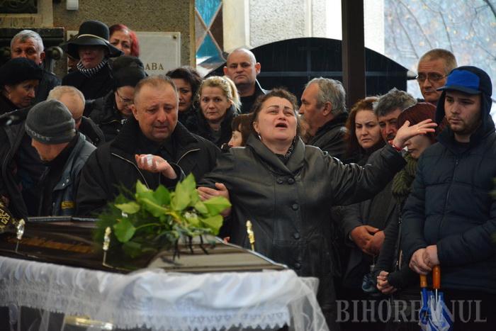 UPDATE / Criminalul din Oradea a murit, după ce s-a aruncat de la etajul 4. Ce au descoperit anchetatorii în apartament