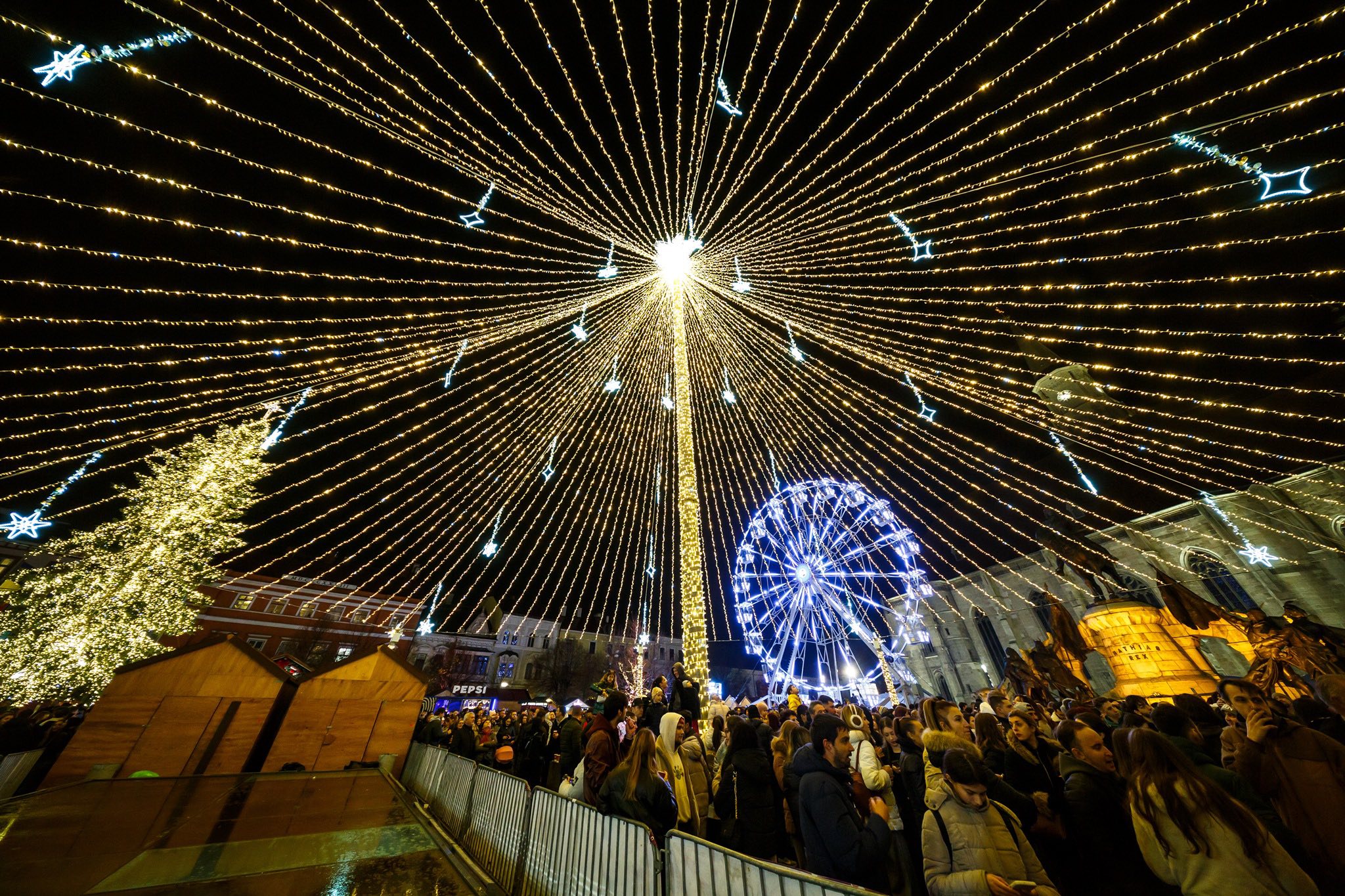 Cât a ajuns să coste o porție de ciolan cu iahnie de fasole la Târgul de Crăciun Cluj-Napoca 2025