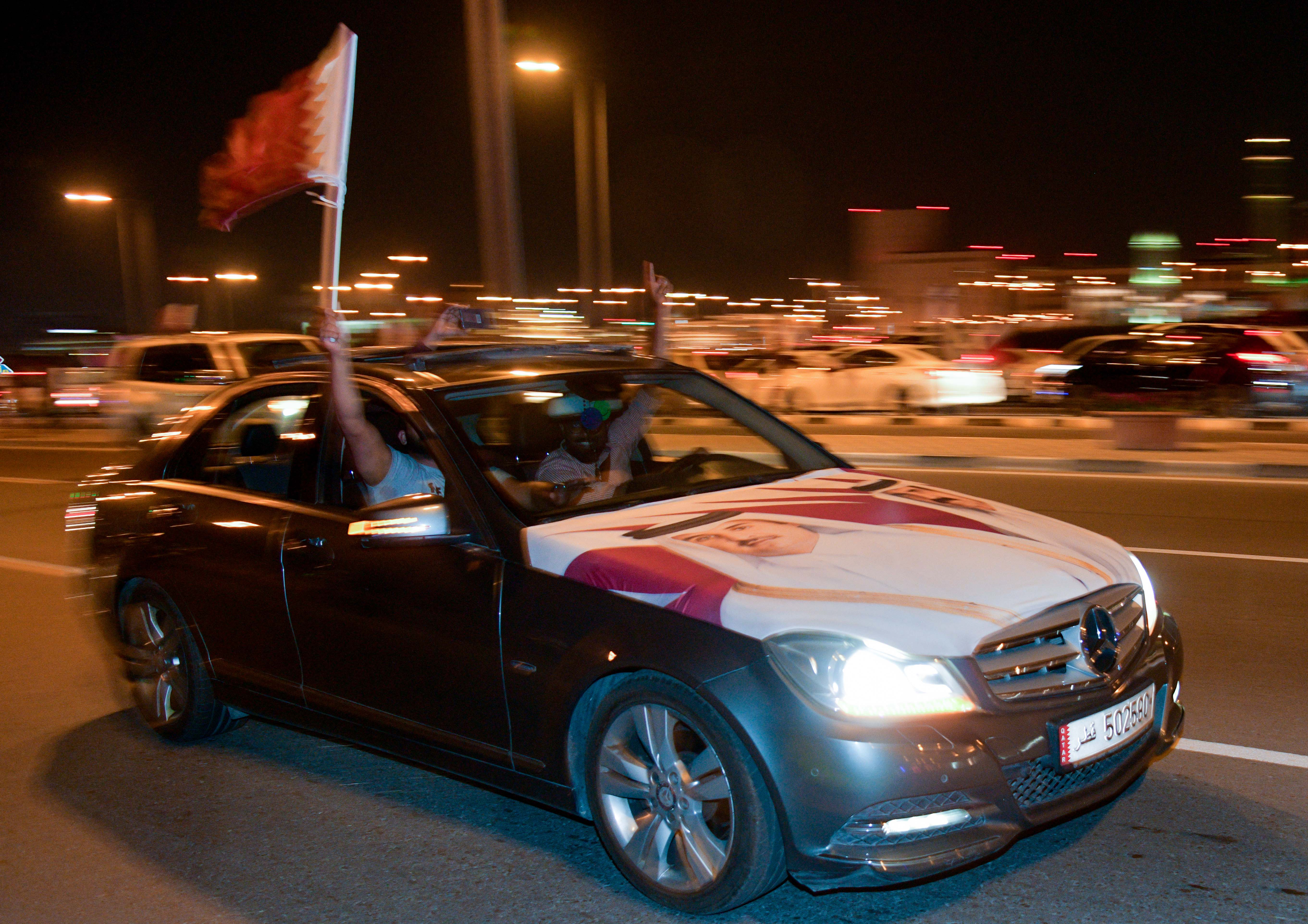 Suporterii naționalei de fotbal din Qatar au sărbătorit pe străzi câștigarea Cupei Asiei | GALERIE FOTO&VIDEO