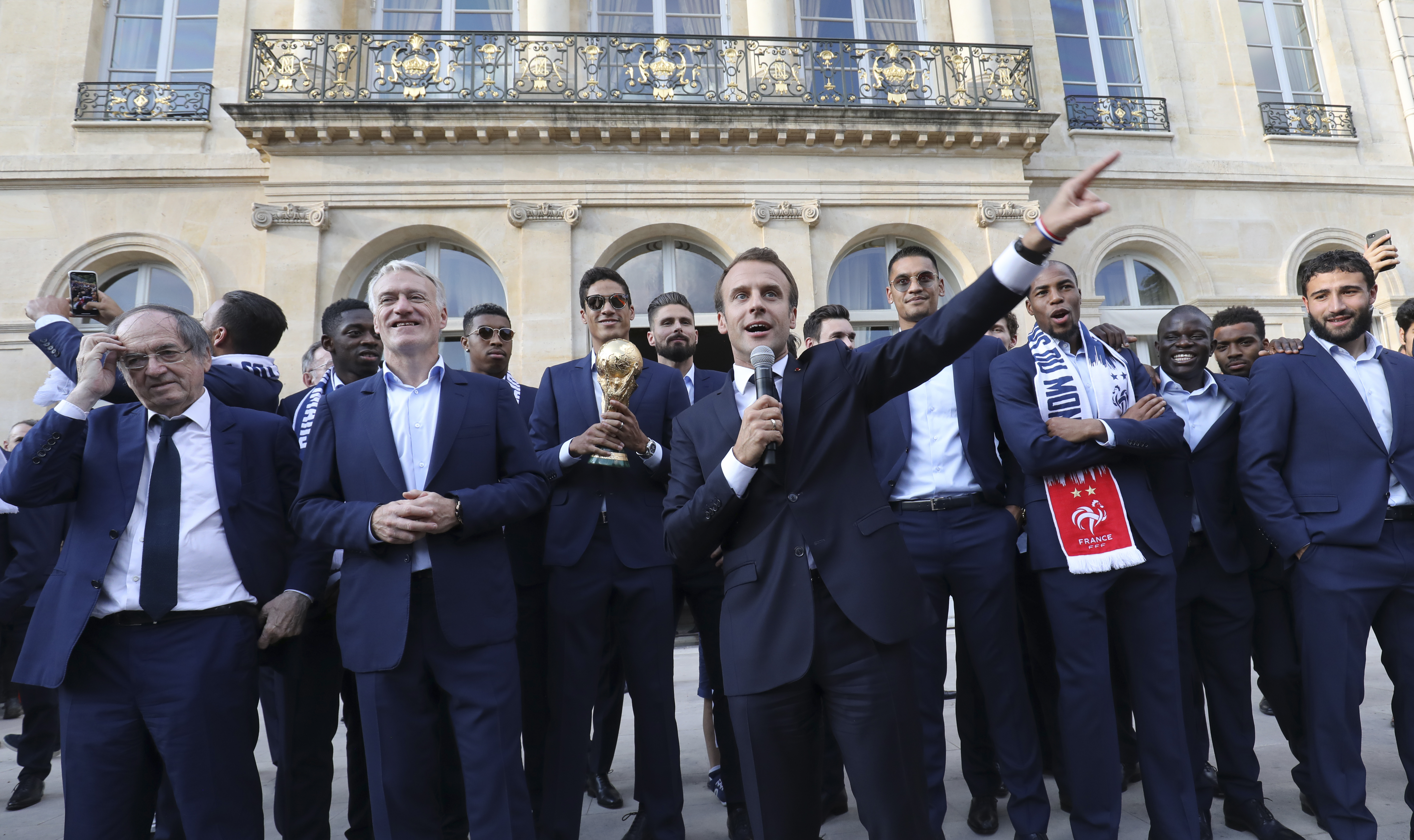 Campionii mondiali vor primi Legiunea de Onoare. ”Les Blues”, dineu la Palatul Elysee / GALERIE FOTO