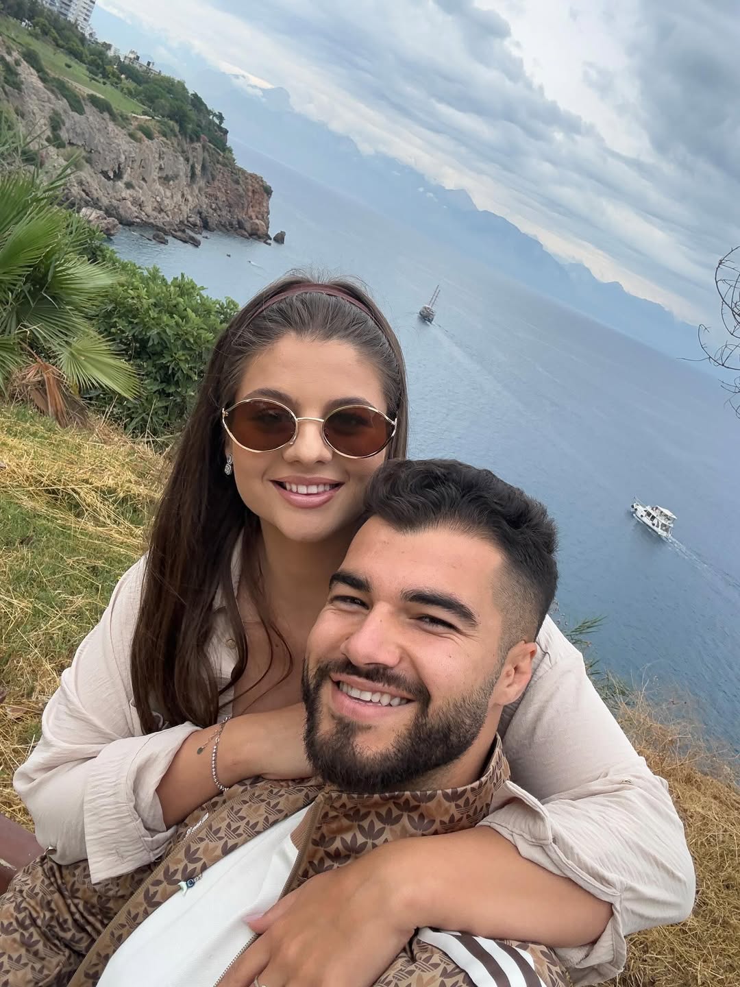 Anunțul făcut de Iancu Sterp. Denisa Coțolan, soția lui, e însărcinată: „Unele vești nu se pot ține doar pentru noi”. Primele imagini cu burtica de gravidă