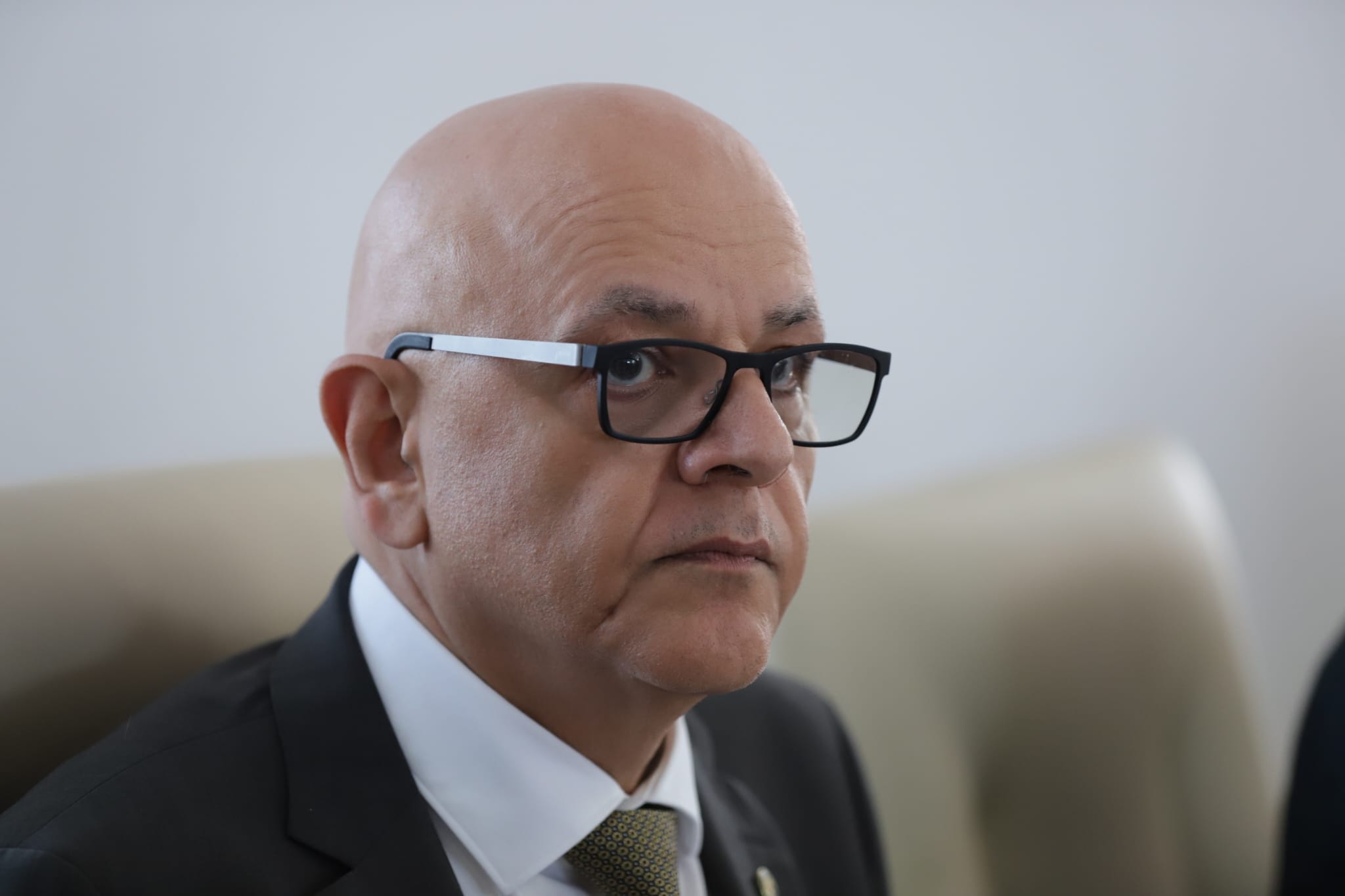 Guvernul Veștea a picat la votul din Parlament / Grindeanu: „Ne putem asuma un guvern minoritar”