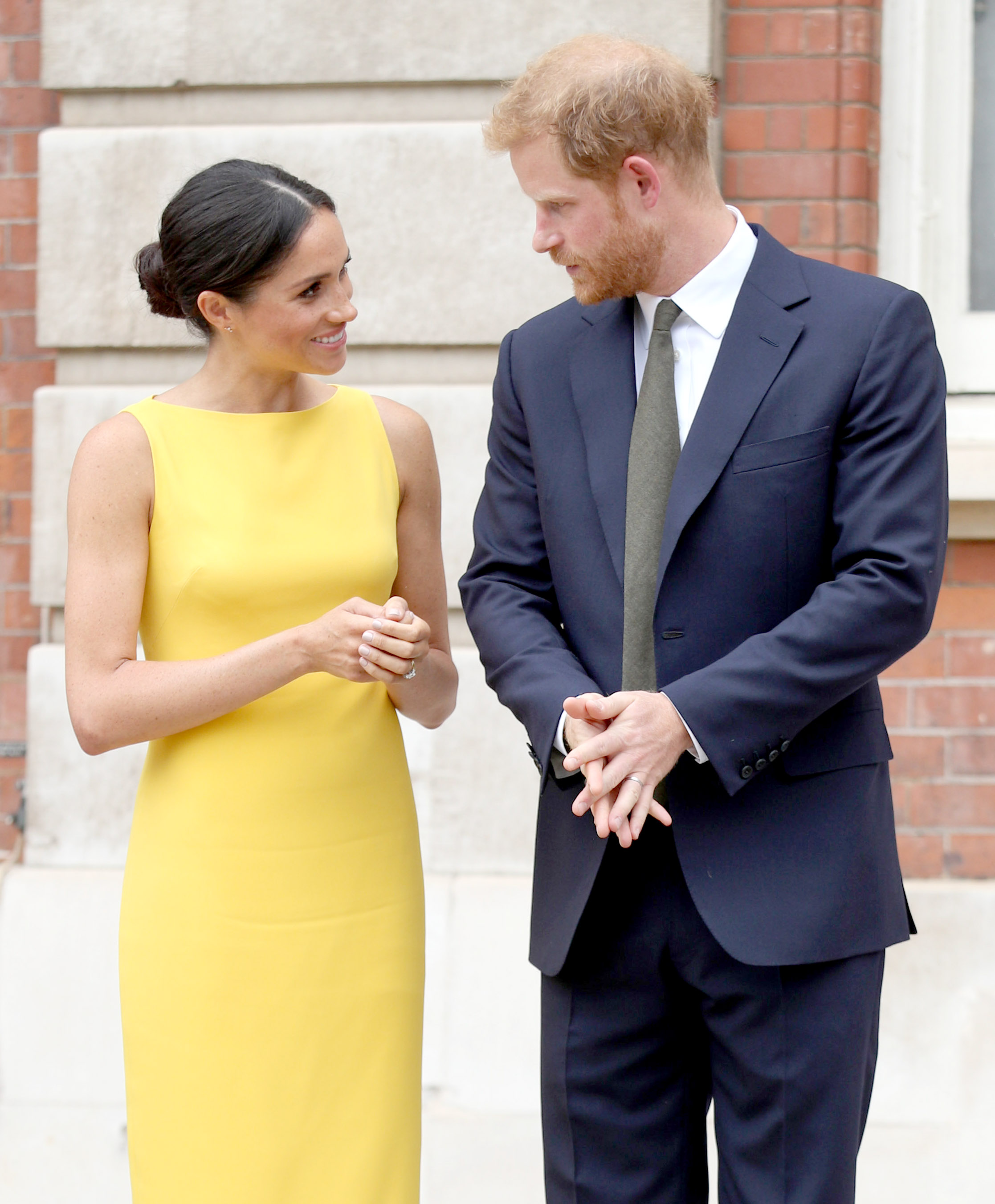 Cât a cheluit Meghan Markle pe ținutele ei de când a devenit ducesă. Suma este uriașă