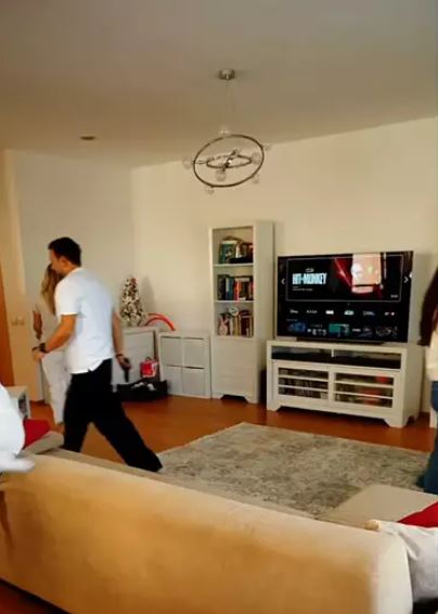 Imagini cu casa în care locuiește Mihai Morar. Stă într-un apartament cu 4 camere