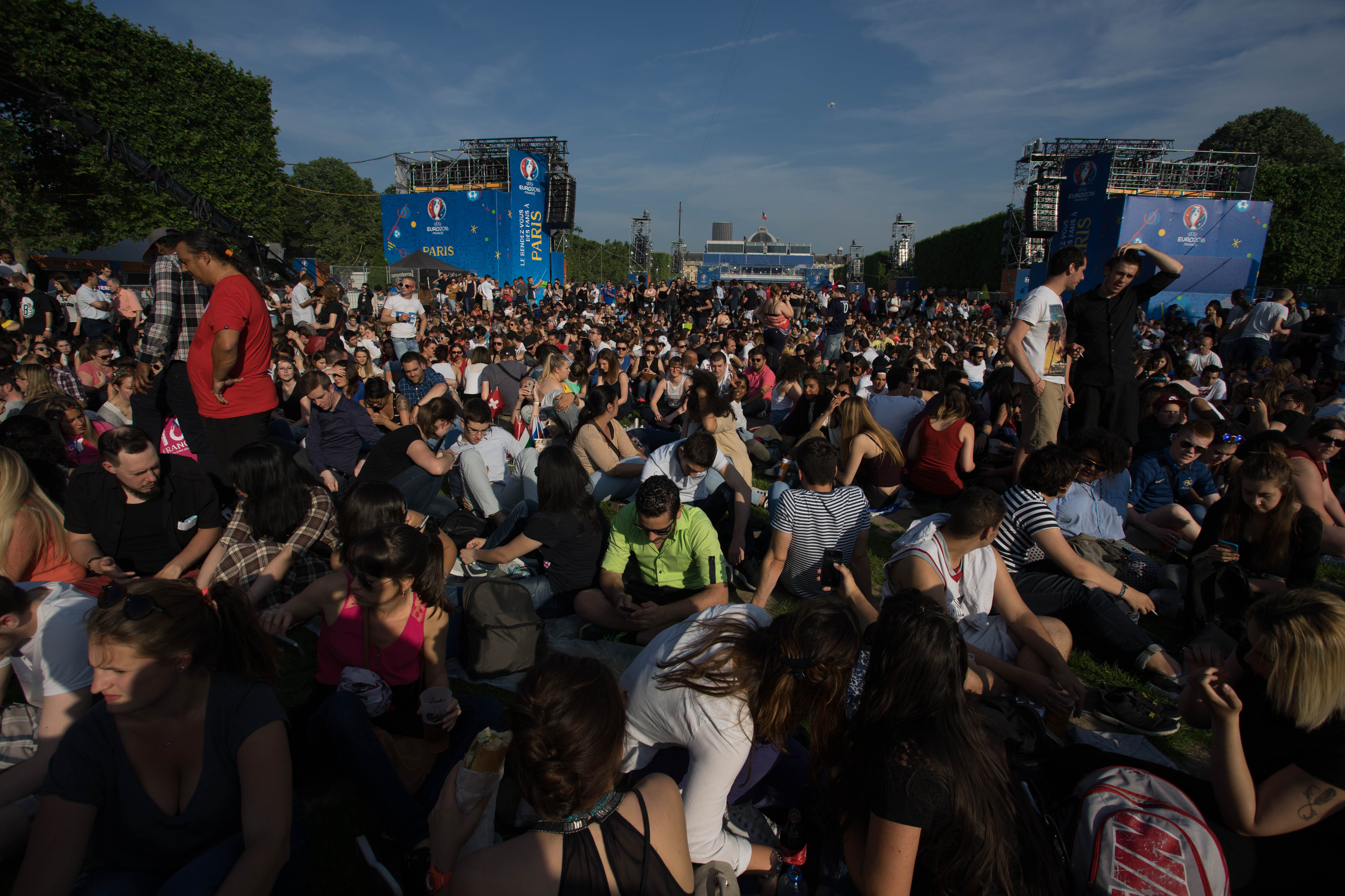 Euro 2016. ”Libertatea” a fost la fan-zonul uriaș din Paris, deschis cu un concert David Guetta, în prezența a zeci de mii de oameni. Securitate strictă / GALERIE FOTO și VIDEO