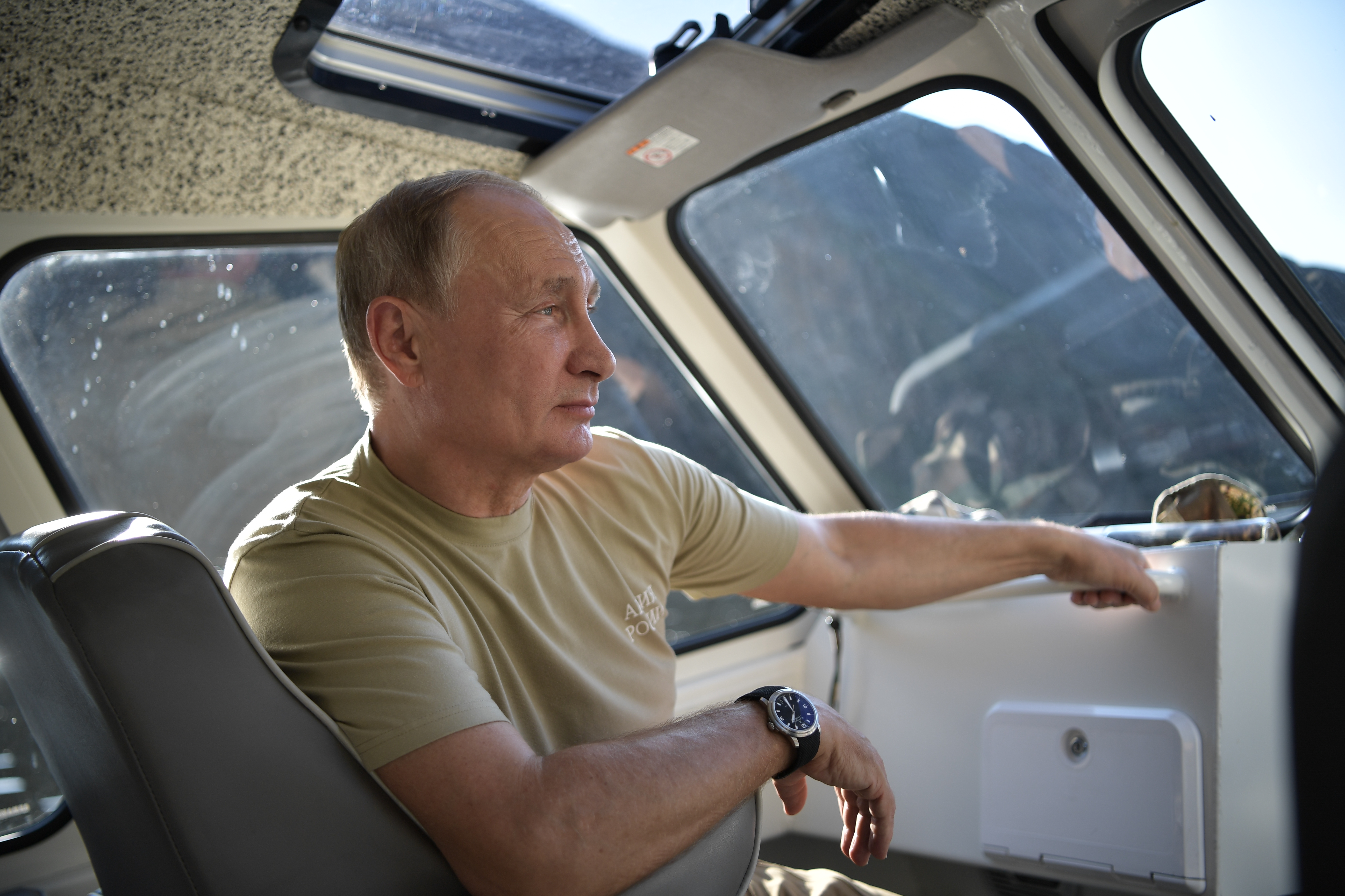 FOTO | Imagini din ultima vacanță de vară a lui Vladimir Putin. Președintele Rusiei nu s-a mai pozat la bustul gol