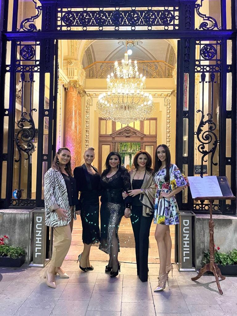 Petrecerea de lux a Adrianei Bahmuțeanu. A împlinit 49 de ani, iar Anamaria Prodan a sărbătorit-o în restaurantul iubitului