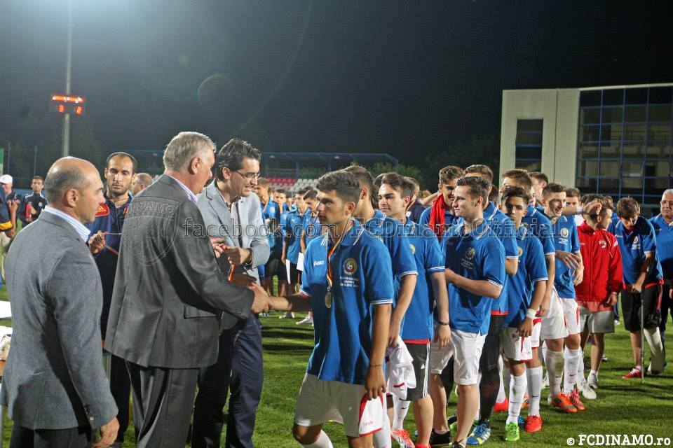 FOTO / Oltenii s-au bătut între ei! Fanii lui FC U au coabitat cu dinamoviștii