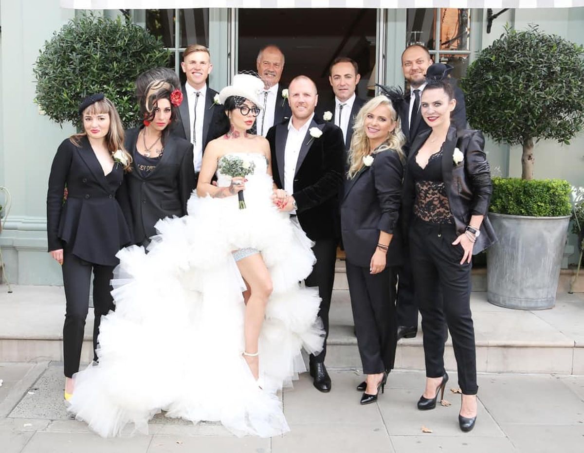 Dj Wanda s-a întors în România, după ce în urmă cu mai bine de 4 ani s-a căsătorit cu Karl Katavich la Londra. EXCLUSIV