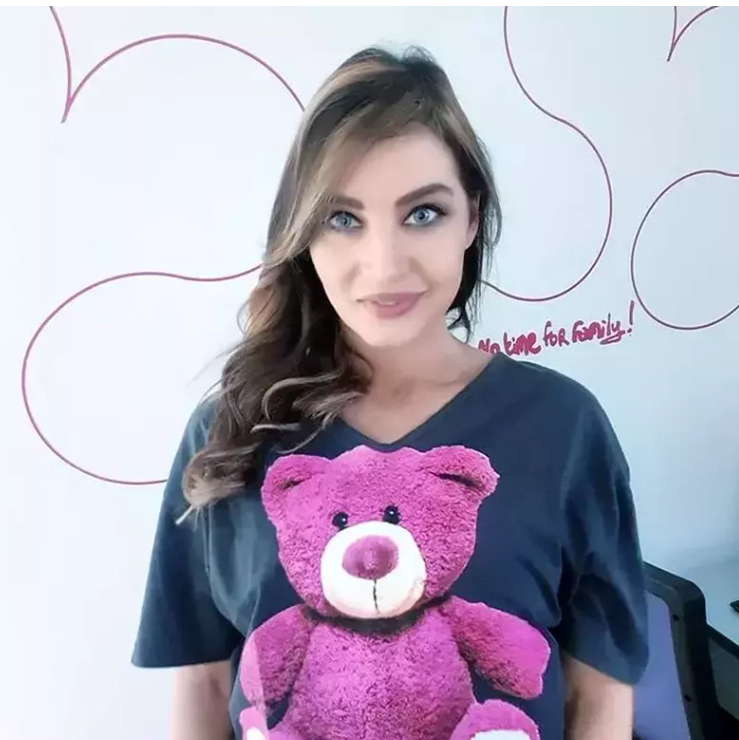 Cum arată Monica Dascălu la un an de când a renunțat la pupitrul știrilor Pro TV. A devenit mamă pentru a doua oară la 45 de ani și pare că a întinerit