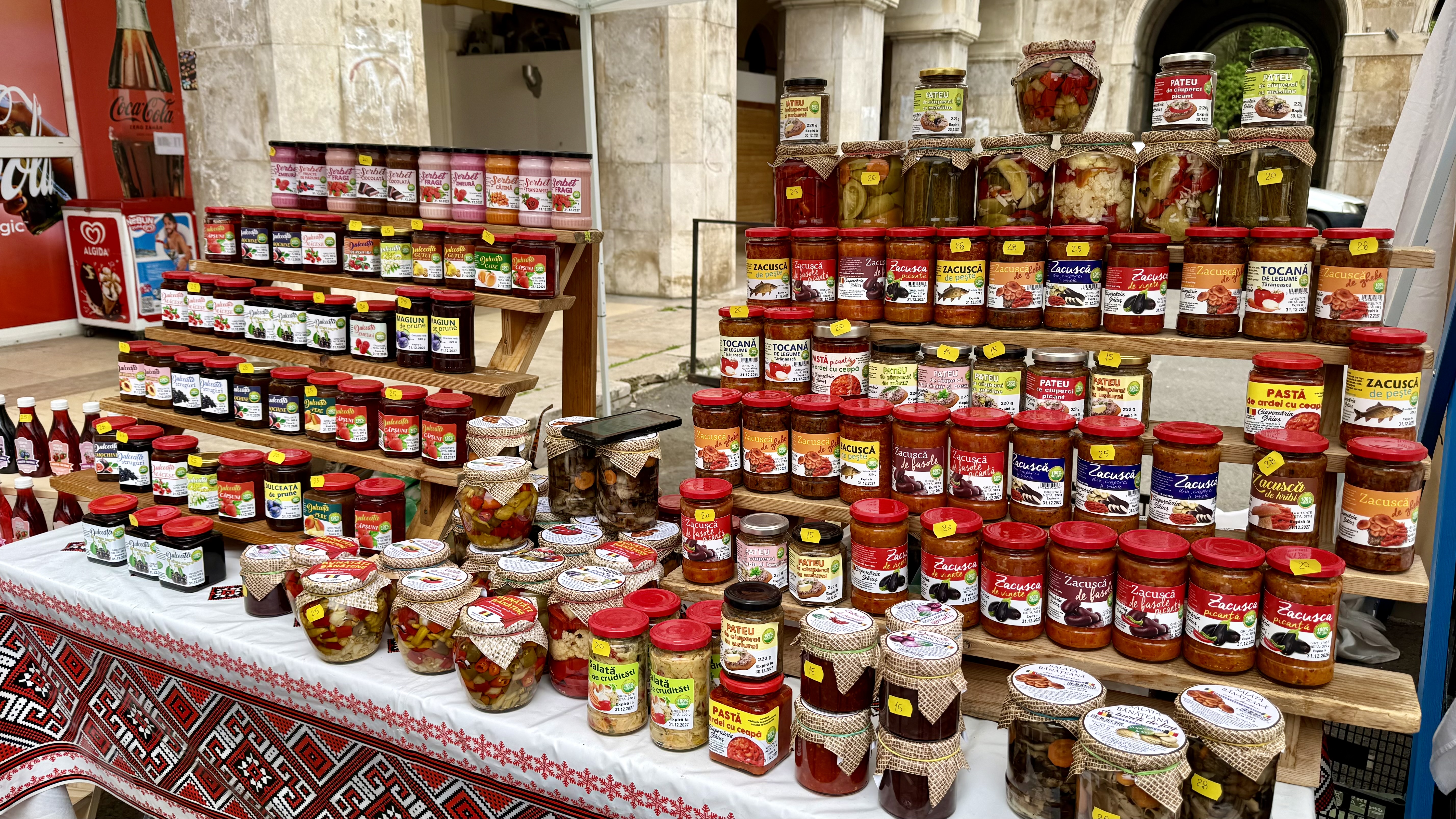 „Sigur și Gustos”, dar te ține buzunarul? Am fost la târgul de la Casa Presei unde pastrama costă 220 de lei/kg
