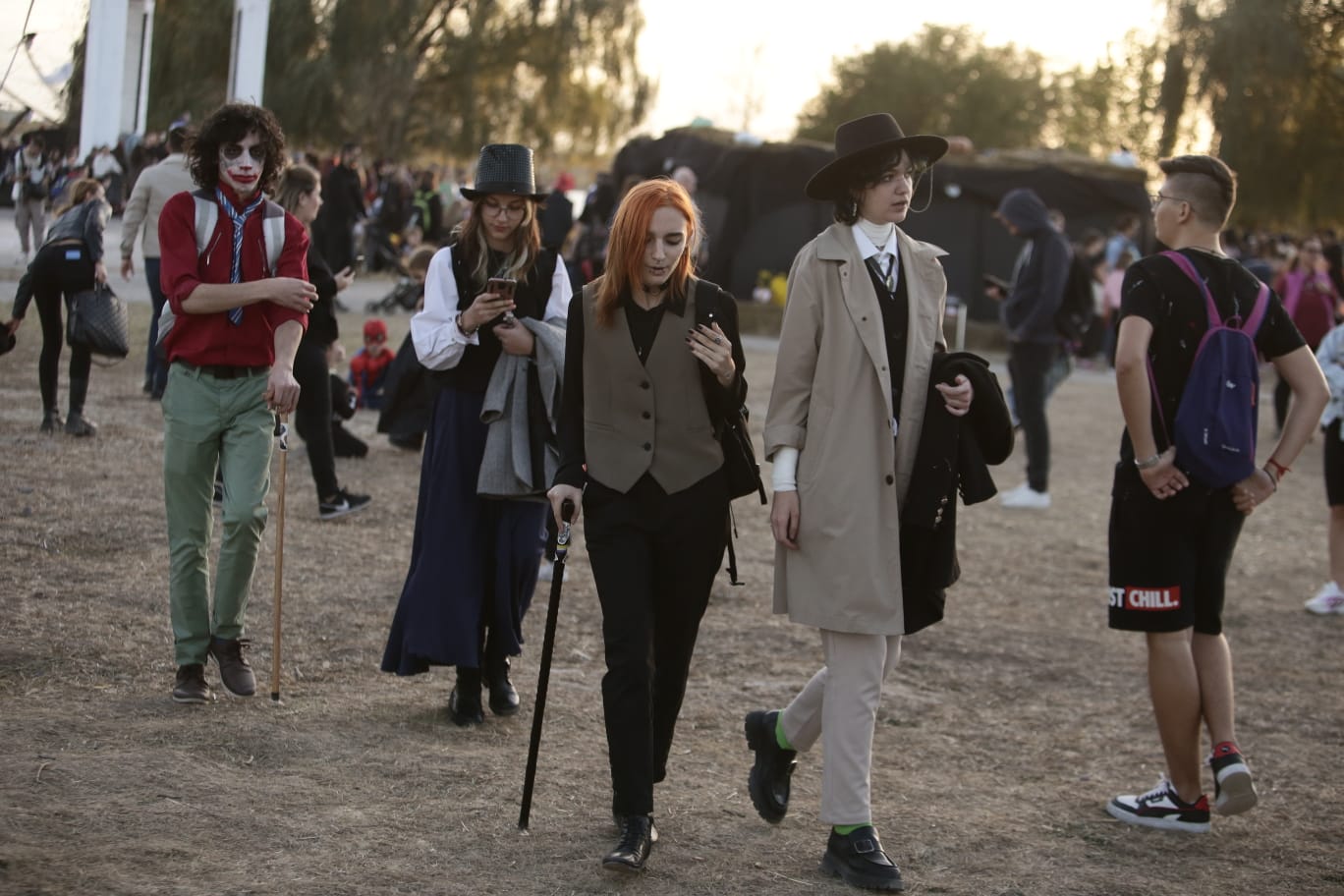 FOTOREPORTAJ. Lacul Morii s-a transformat pentru cel mai mare festival de Halloween din România cu 15,5 tone de dovleci și peste o mie de baloți de paie