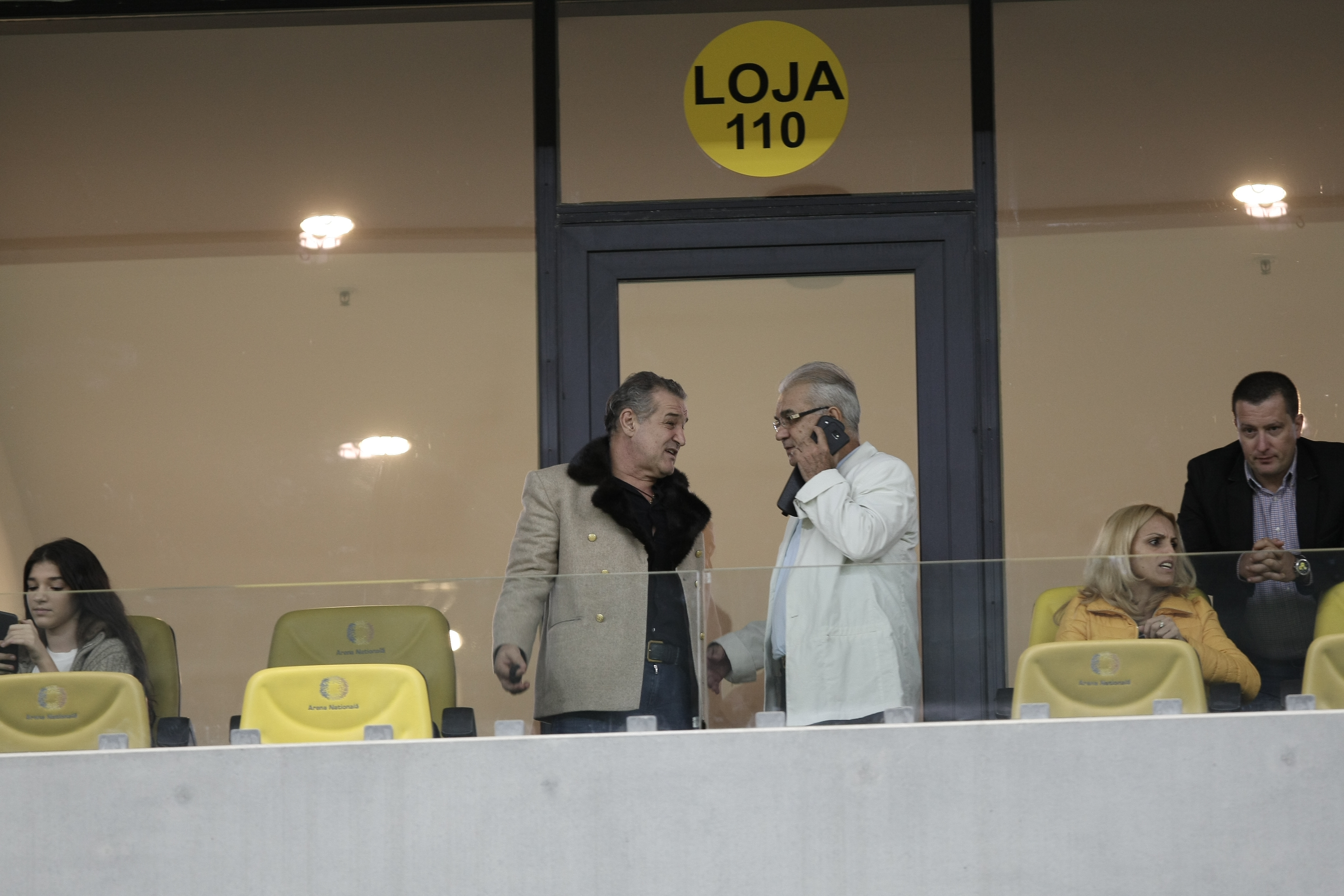 Liga I: Steaua - FC Voluntari 3-1. ^Hamroun, Chipciu și Stanciu l-au ridicat de pe bancă pe Rădoi, antrenorul fără licență al campioanei. Odată cu el, și pe ”principalul”-marionetă Țiți Dumitriu / GALERIE FOTO