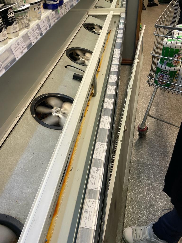 Piața Berceni și magazinul Mega Image din Piața Reșița, închise pentru 6 luni de ANPC. Mucegai, gândaci și rugină, printre neregulile descoperite
