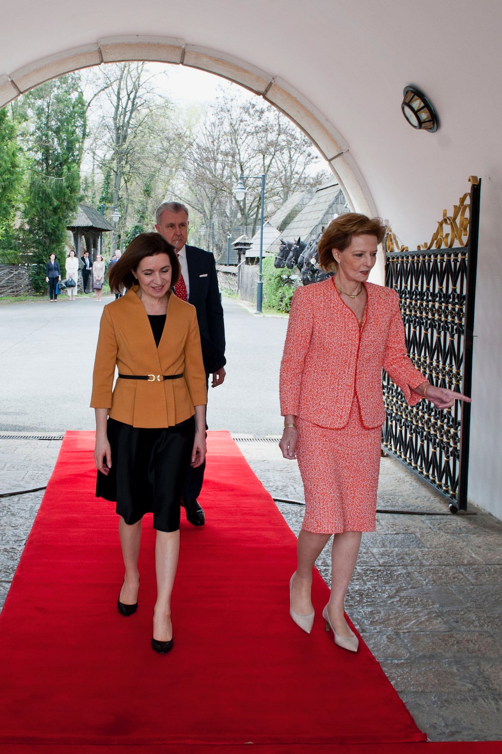 Maia Sandu, primită la Palatul Elisabeta de familia regală. Președinta Republicii Moldova a plantat un stejar