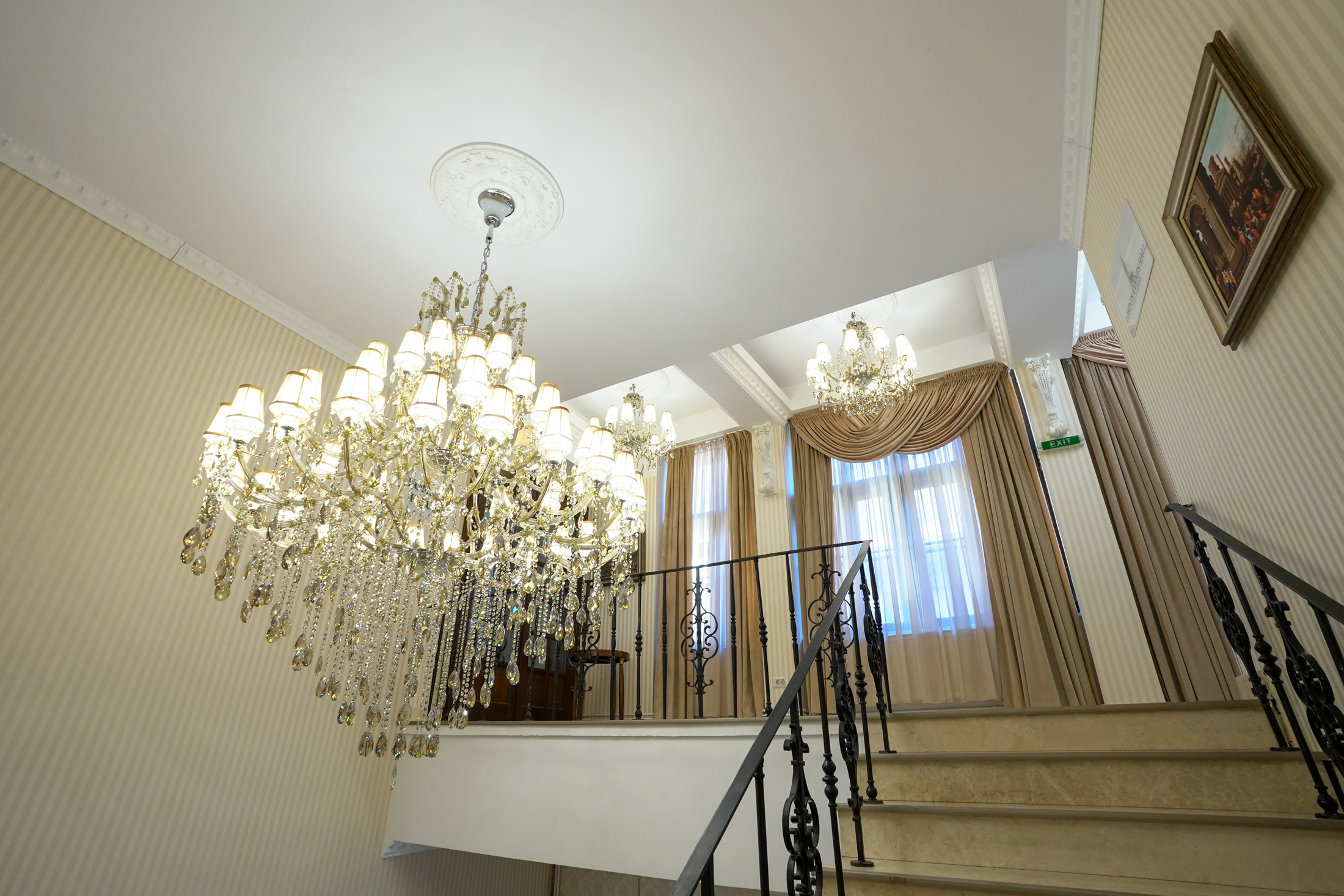 Hanul cu Tei, la vânzare pentru 1,6 milioane de euro. Cum arată clădirea-simbol din Centrul Vechi al Bucureștiului - FOTO