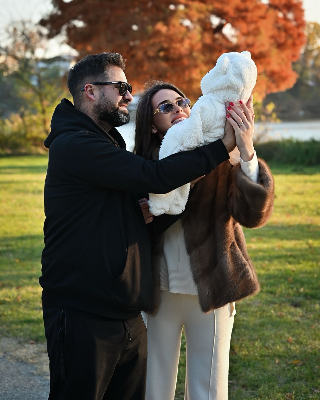 Iustina și Cornel de la Insula Iubirii, fotografii adorabile cu fetița lor. Ivana Nectaria a împlinit o lună