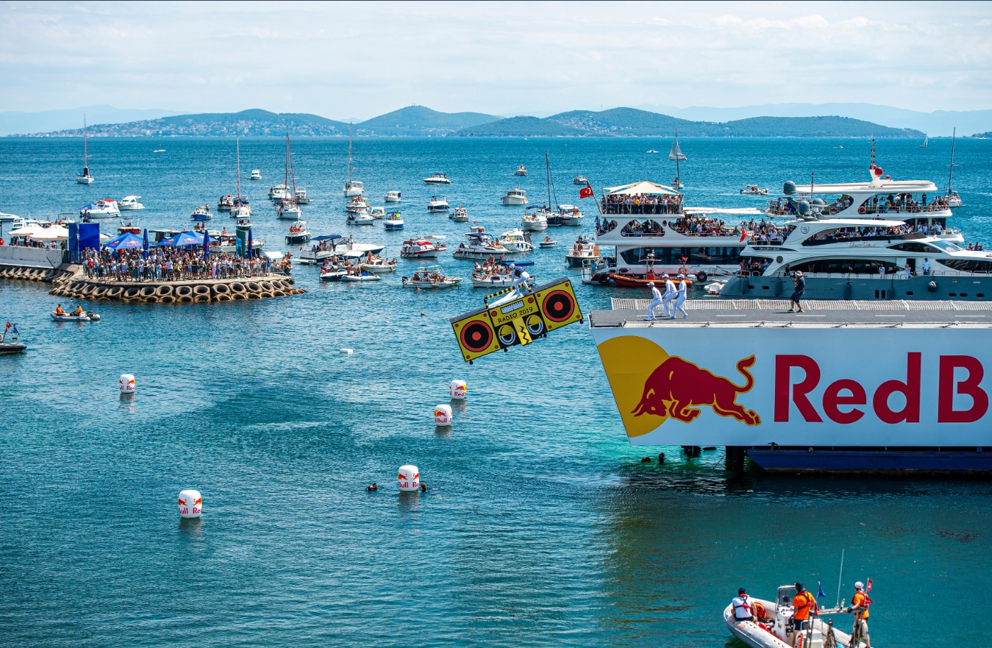 Red Bull Flugtag, competiția mașinăriilor zburătoare și a piloților neînfricați, vine în septembrie la București