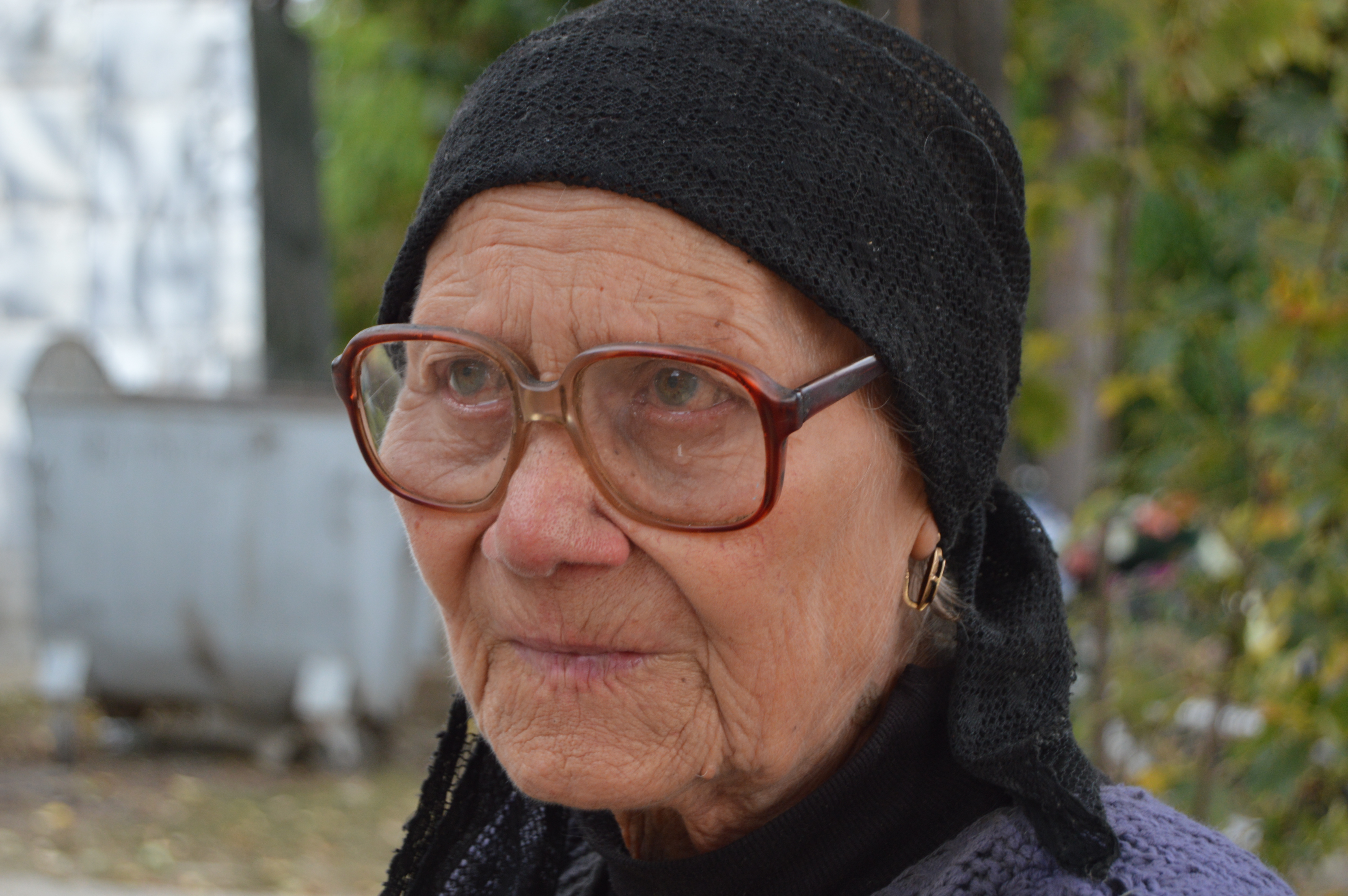 EXCLUSIV/ Drama bunicii pilotului-erou de la Fetești: "Merg de două-trei ori pe zi la cimitir. Hai, mamă, acasă!" - VIDEO&FOTO