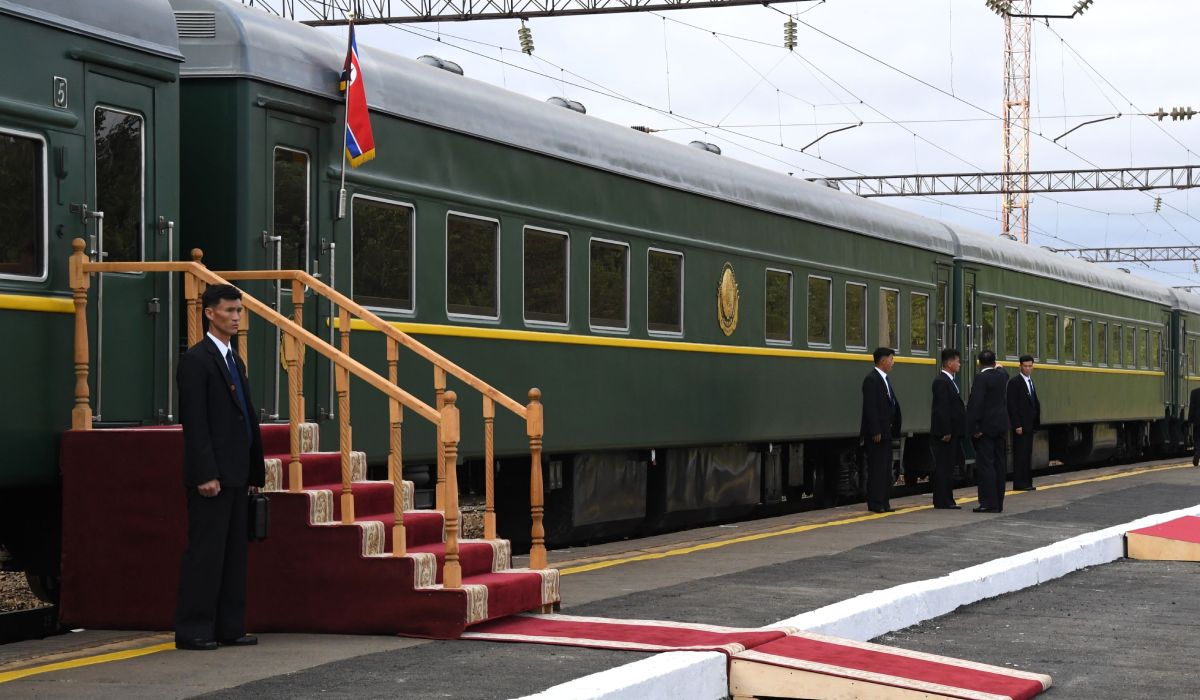 Trenul blindat al lui Kim Jong-Un a intrat în China: cum arată „fortăreața pe șine” care circulă cu cel mult 60 km/h
