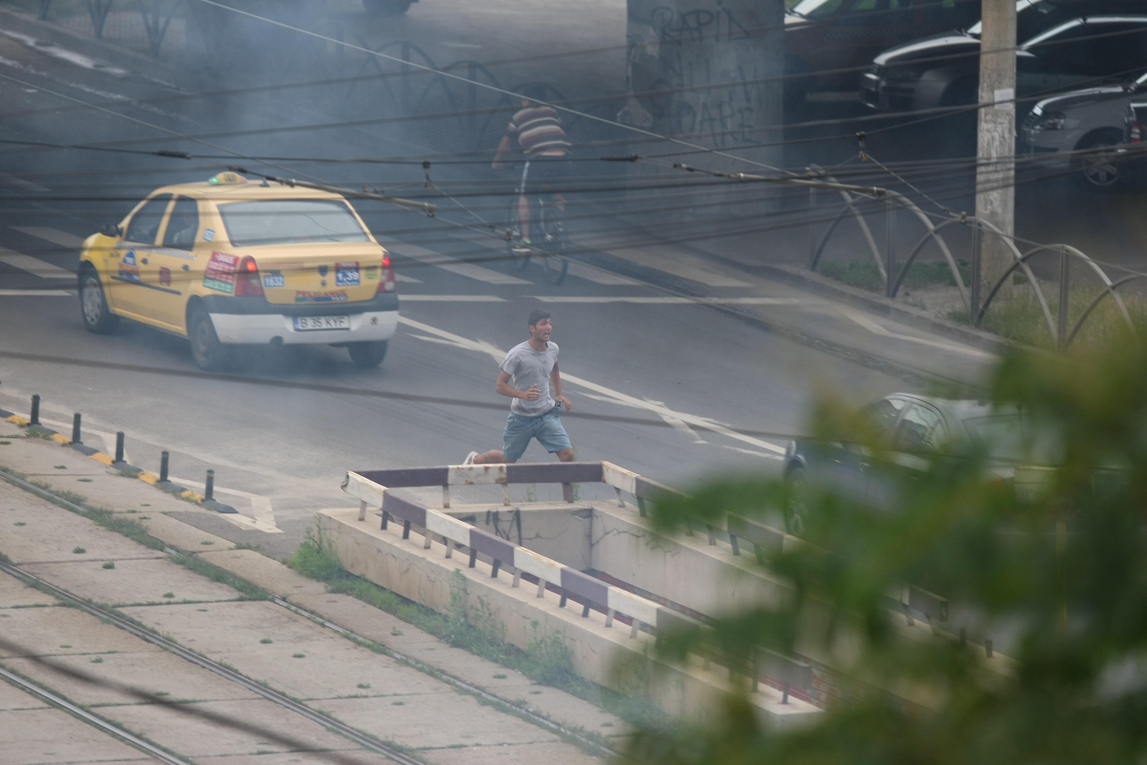 GALERIE FOTO INCREDIBILĂ / Rapidiștii s-au bătut între ei și cu jandarmii!