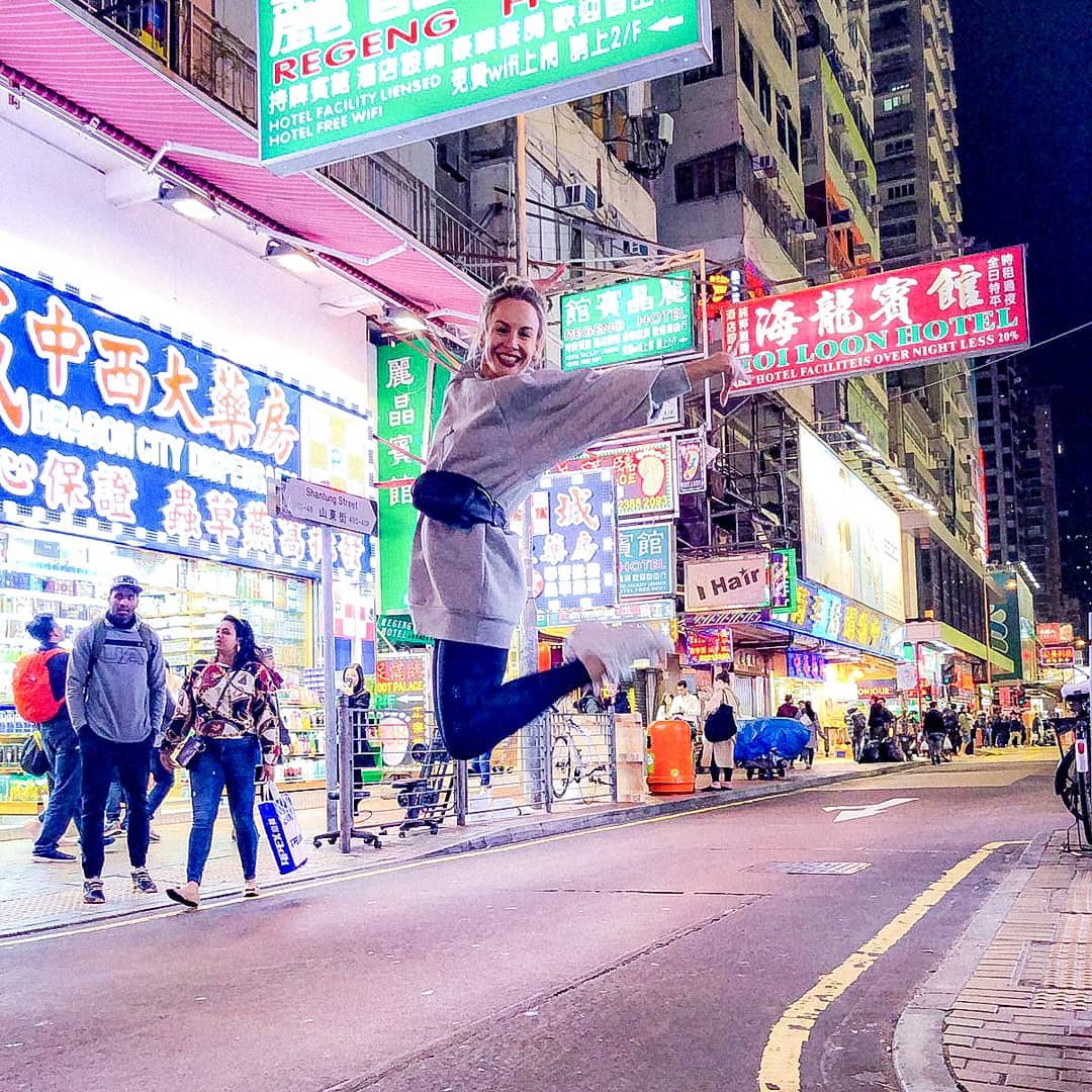 A luat Asia la pas! Sandra Izbașa, dublă campioană olimpică, a fost în vacanță în Vietnam, Singapore, Malaezia și Hong Kong