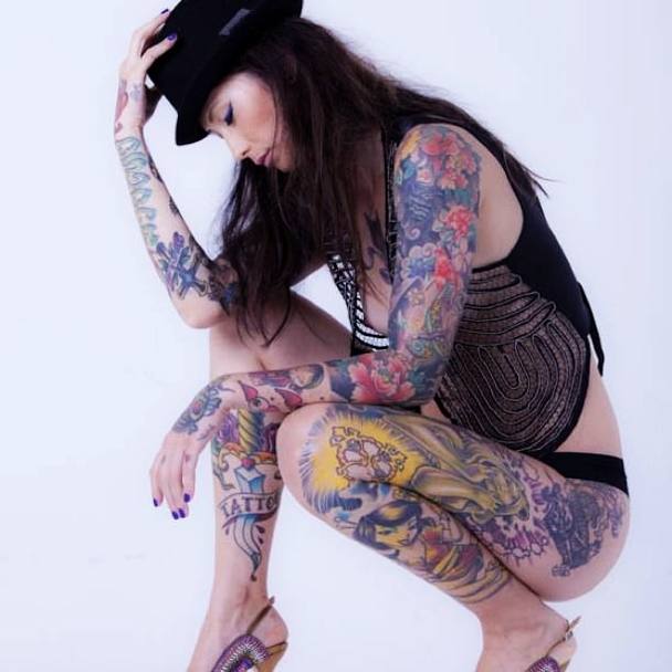 Akemi, ființa sexy care îți tatuează corpul și îți mângâie sufletul / GALERIE FOTO