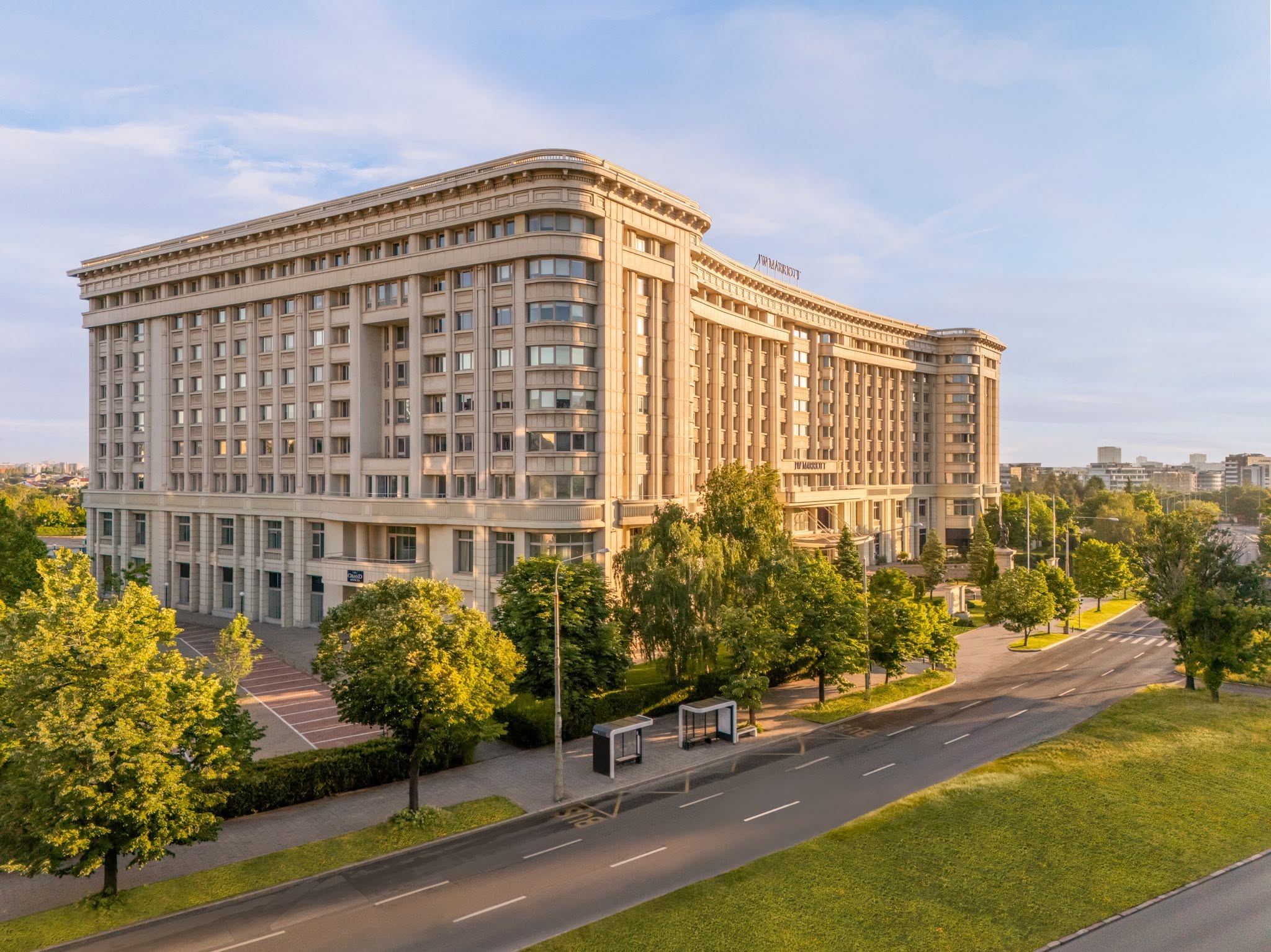 Cele mai mari hoteluri și resorturi din România. Topul giganților din București și de pe litoral