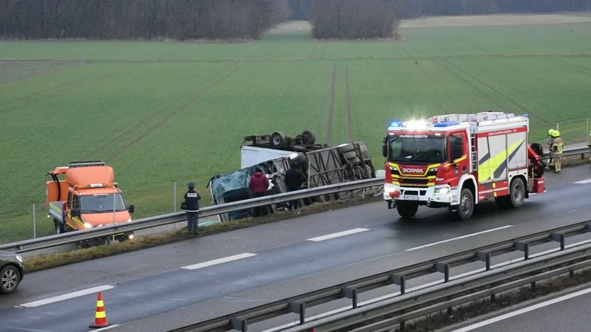 Autocar cu români răsturnat în Slovenia. Trei români au murit și alți patru au fost răniți