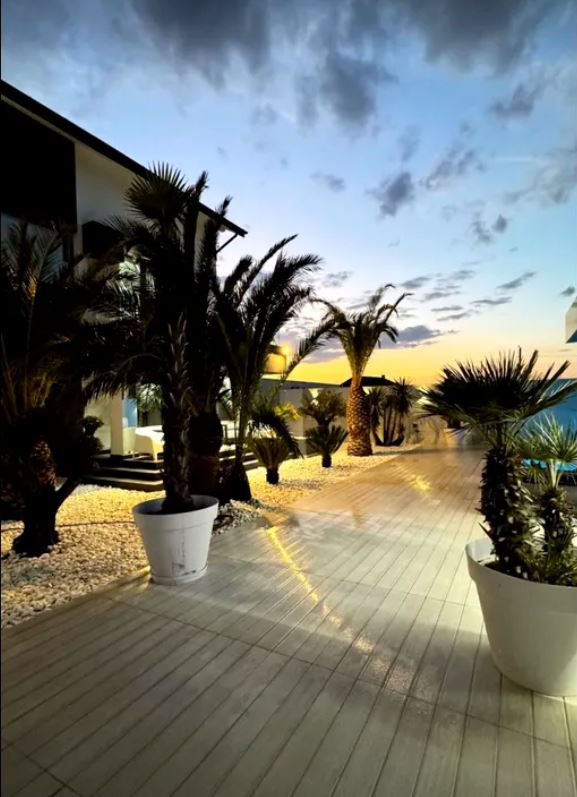 Imagini din curtea lui Dorian Popa. A investit mii de euro pentru a avea propriul paradis acasă