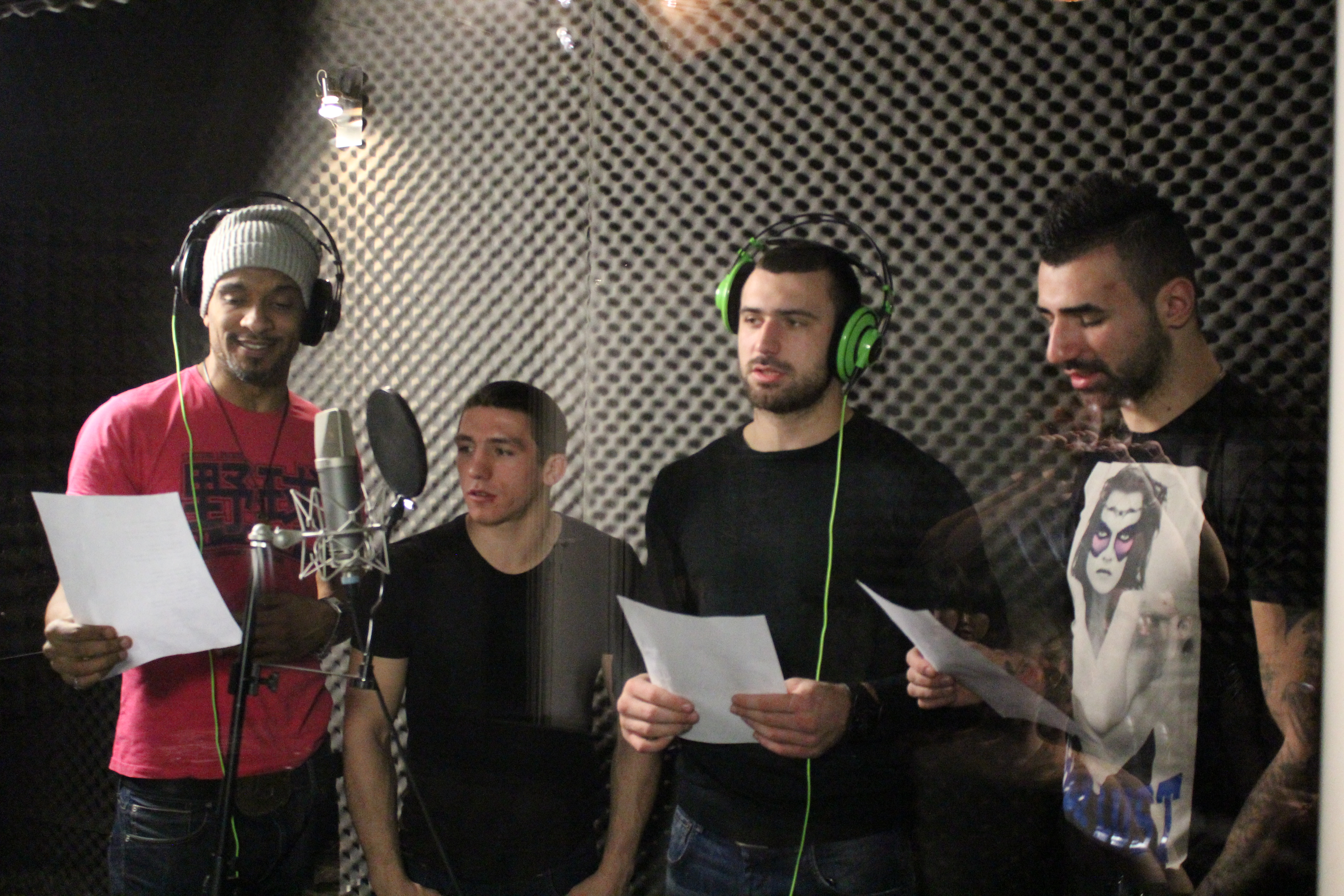 EXCLUSIV / Primiți cu colindul? Luptătorii Superkombat au intrat în studio! GALERIE FOTO&VIDEO