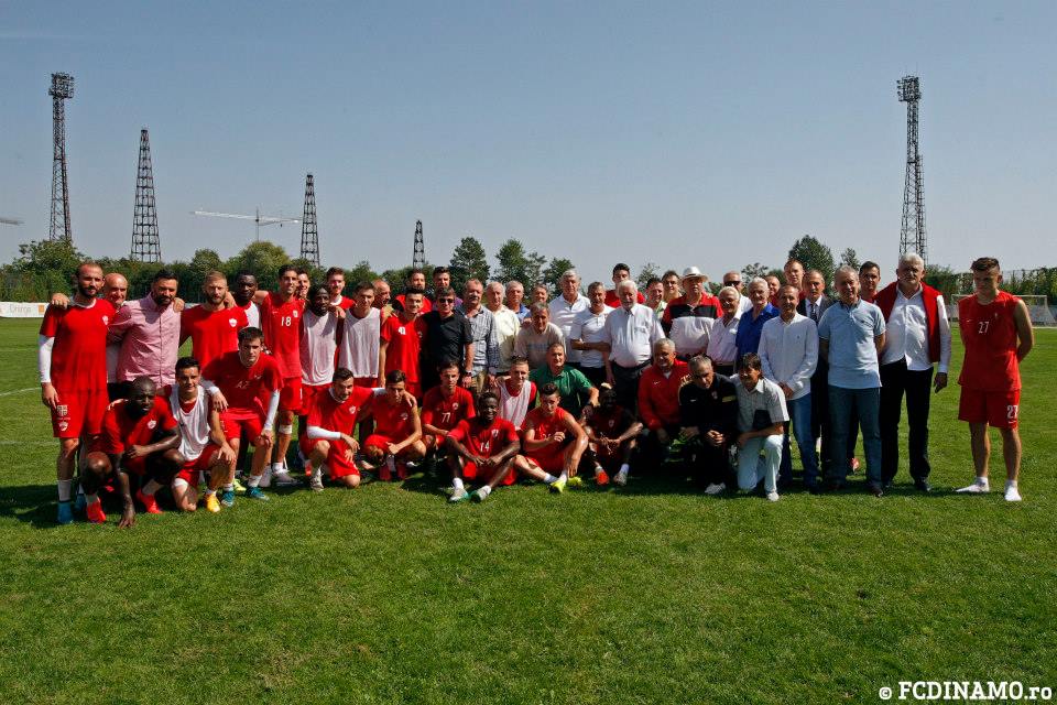 Dinamoviștii au fost vizitați în cantonament de fostele glorii / GALERIE FOTO