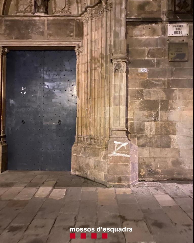 Un bărbat din Donbas, arestat în Barcelona, după ce a desenat simbolurile invaziei ruse pe mai multe monumente din capitala Cataloniei