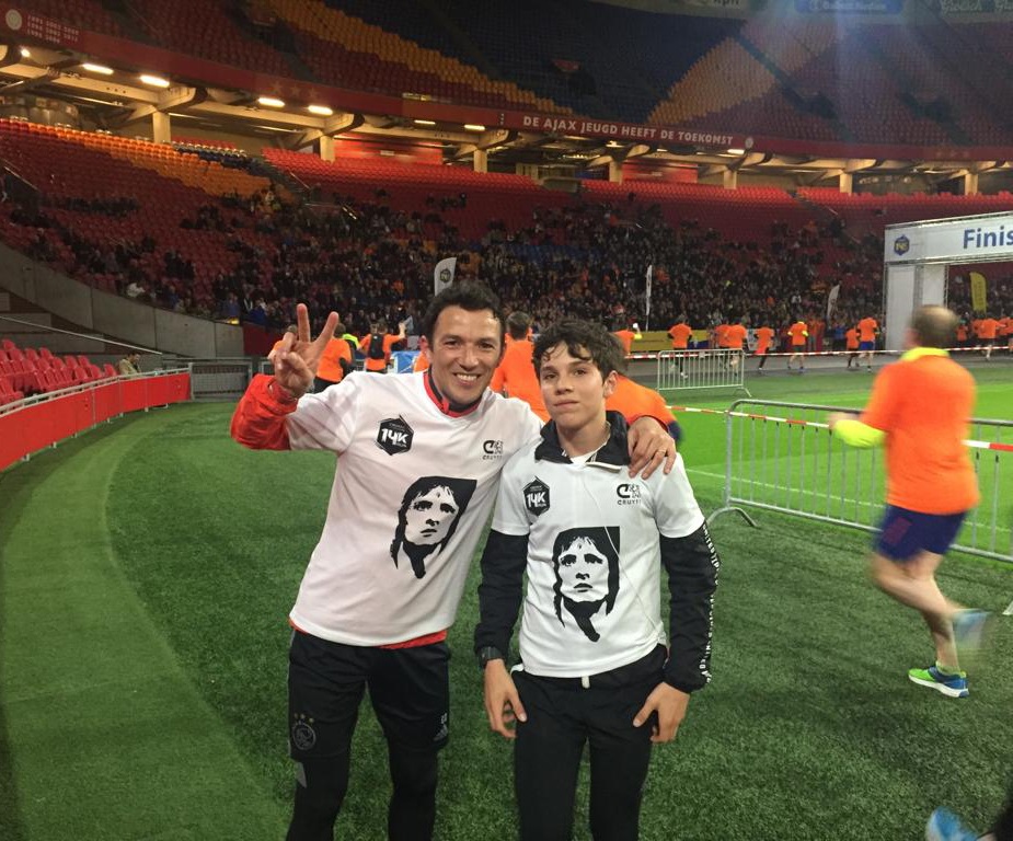 Eric Ogăraru, fiul fotbalistului George Ogăraru, urcă pe scena X Factor 2025. Tatăl său îl susține din culise. „Mă bucur să îi fiu alături”