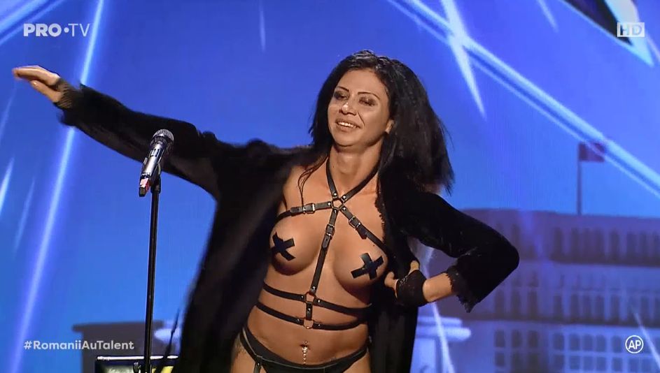 Imagini de infarct pe scena de la Românii au talent. Cea mai incendiară apariție: a dansat lasciv aproape dezbrăcată | FOTO