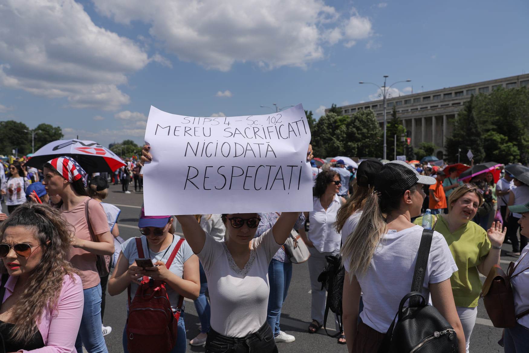 Al doilea protest major al cadrelor didactice. Ce le-a promis Iohannis sindicaliștilor, în a doua săptămână de grevă, în timp ce profesorii protestau la Palatul Cotroceni