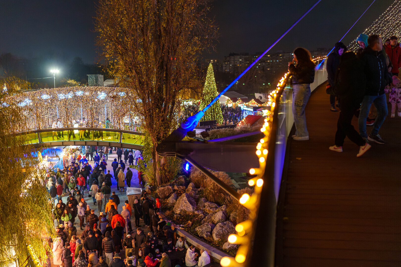 Târgul de Crăciun București 2025, Drumul Taberei. 60 de căsuțe cu bunătăți, dar și o terasă încălzită la West Side Christmas Market
