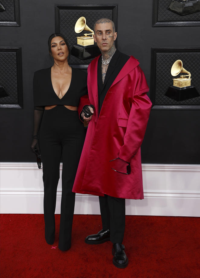 Kourtney Kardashian și Travis Barker au devenit părinți. Ce nume inedit au ales pentru bebeluș