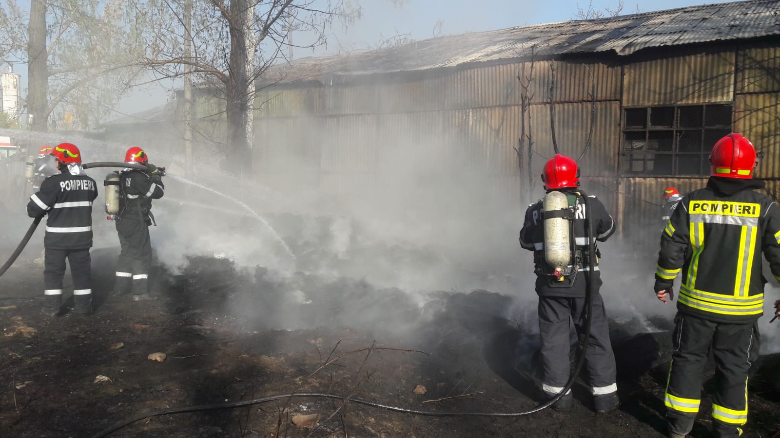 Incendiu puternic la un depozit de anvelope din Măgurele, lângă Centura Capitalei (FOTO)
