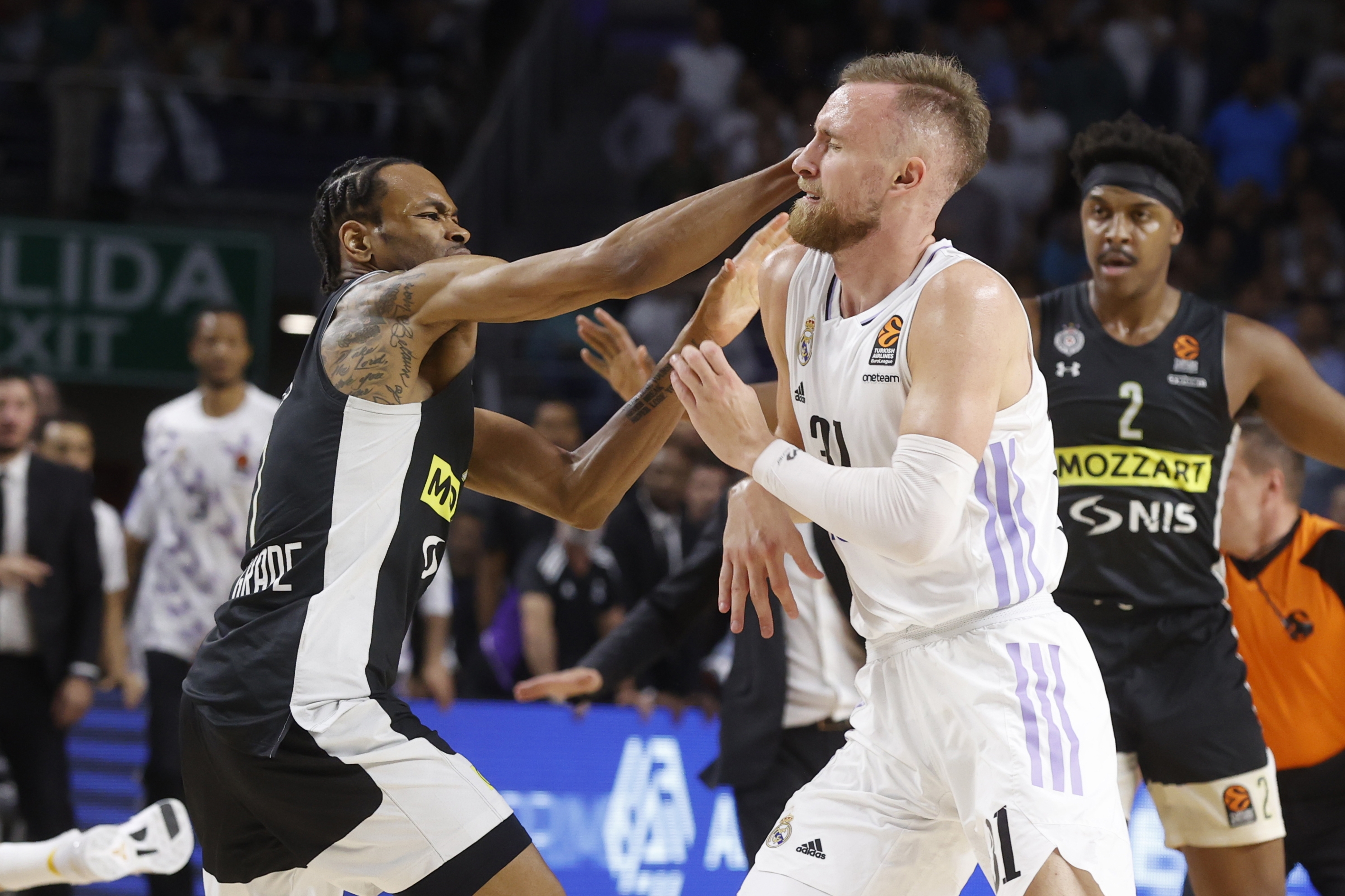 Meciul de baschet Real Madrid - Partizan Belgrad, din Euroliga de baschet, abandonat după o bătaie generală: „Ar trebui să meargă la închisoare”
