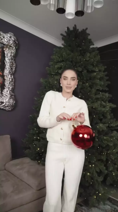 Imagini din casa Adelinei Pestrițu, împodobită de Crăciun. Bradul este spectaculos. Ce mesaj i-a transmis Diana Dumitrescu