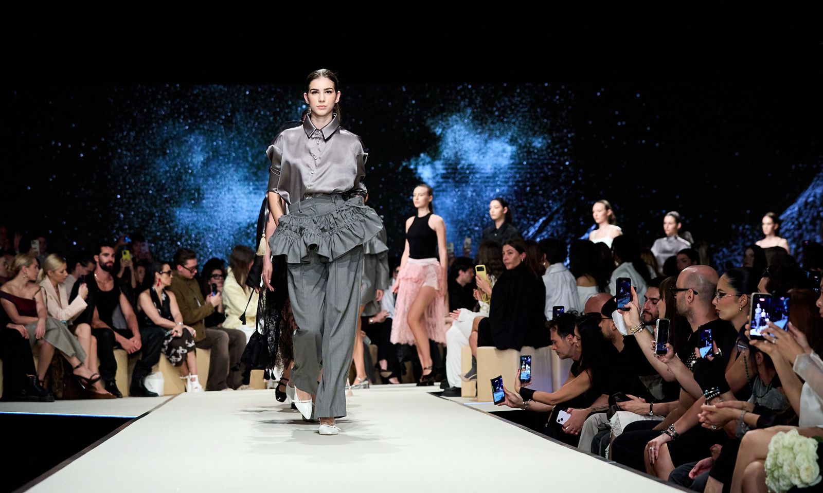 Cum a apărut Mirabela Grădinaru la Romanian Fashion Week