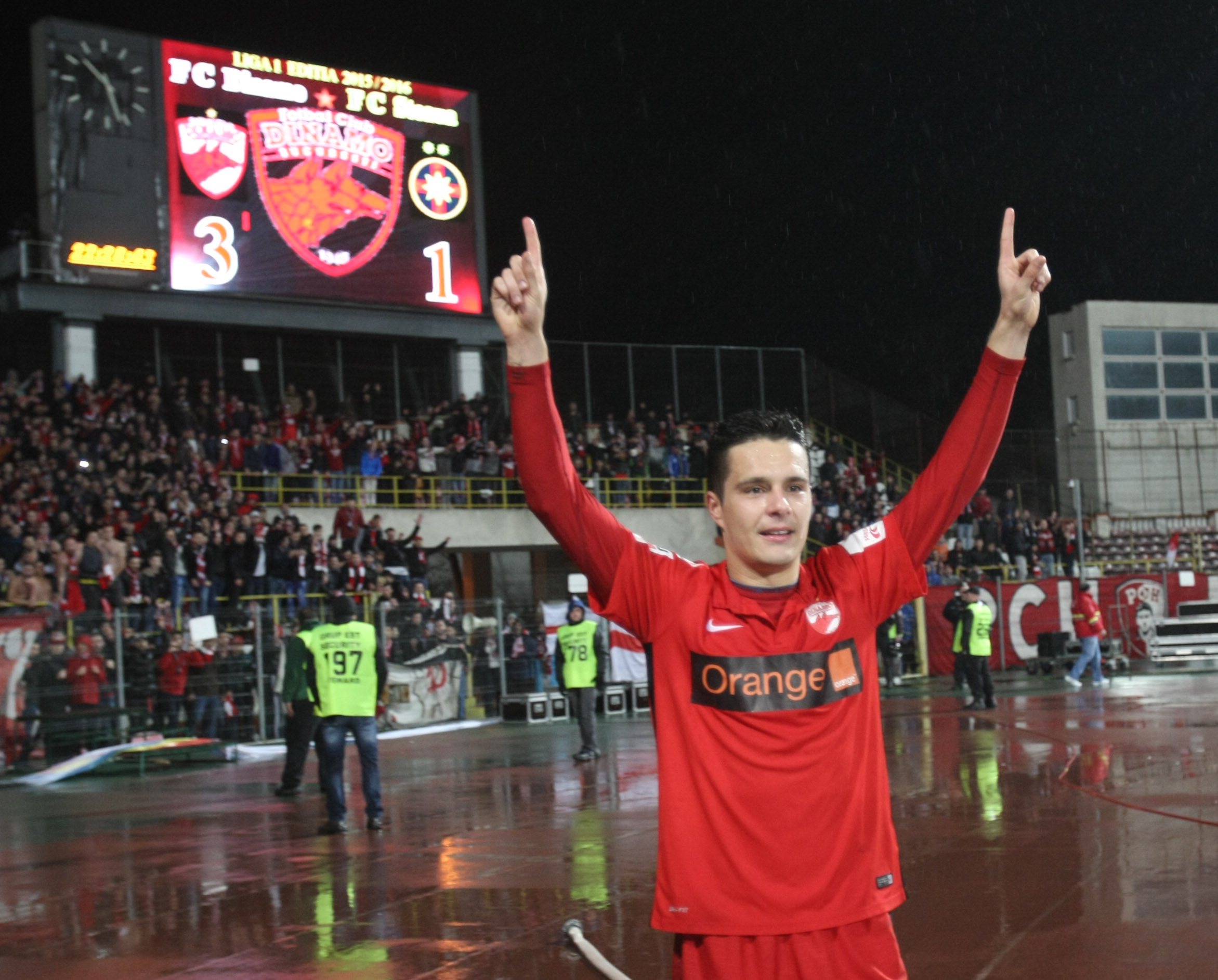 Dinamo - Steaua 3-1. "Câinii" au făcut legea pe teren și au câștigat după patru ani în faţa marii rivale / FOTO