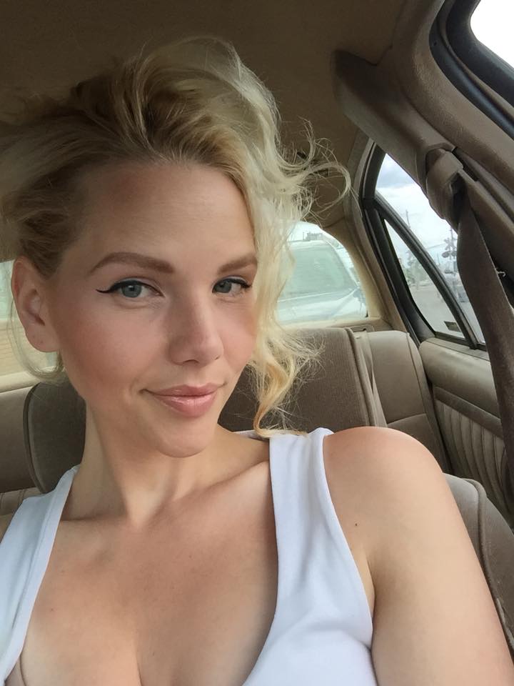 FOTO | Un model XXL a murit la 30 de ani după ce a pierdut lupta cu cancerul ovarian