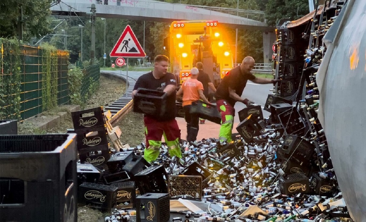 Un șofer român de TIR a închis timp de 20 de ore o șosea germană abia deschisă după ce fusese dezamorsată o bombă