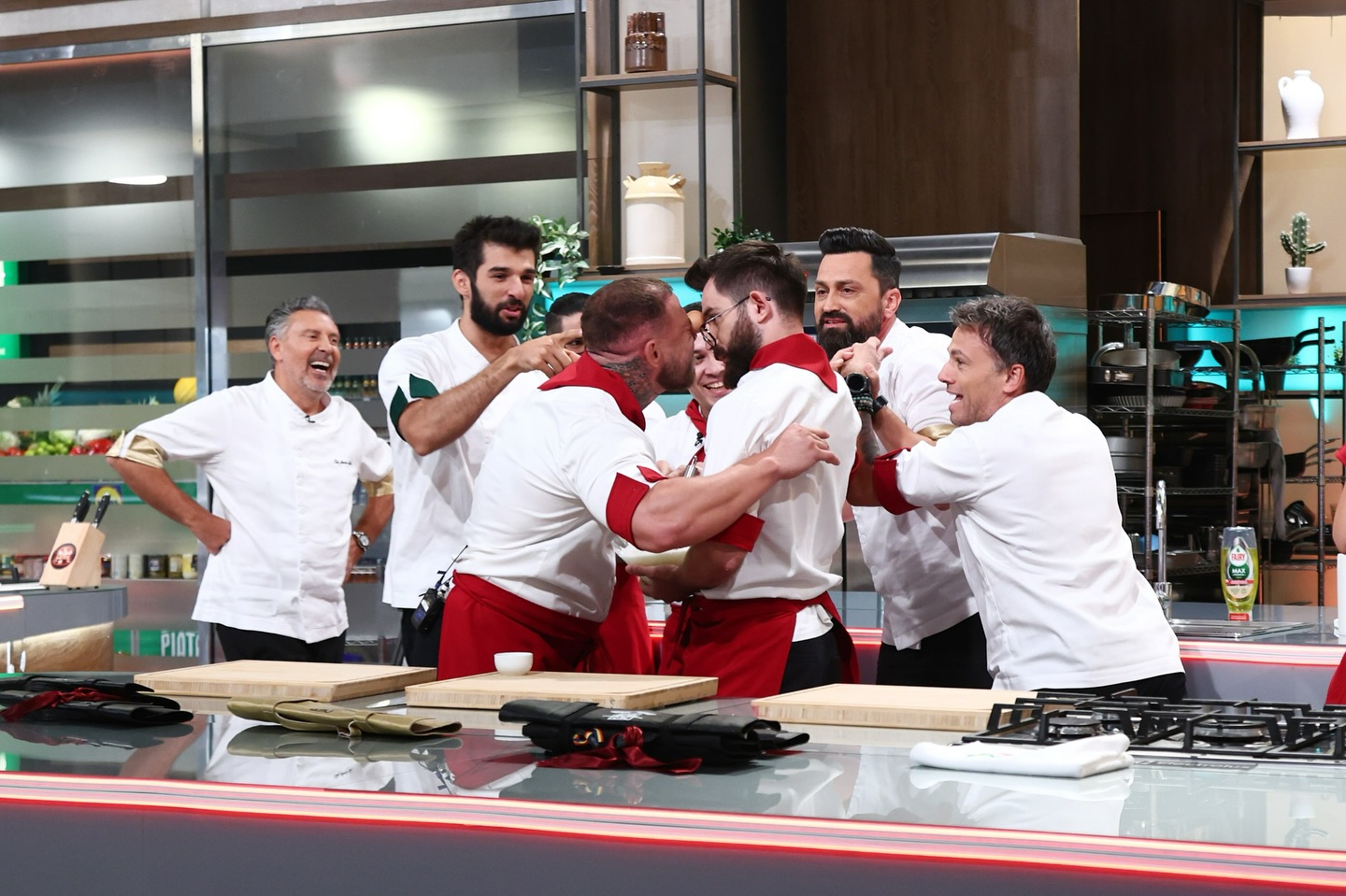 Ștefan Popescu, de la pompier la chef de succes și jurat la „Chefi la cuțite”: „Am fost copilul cu cheia de gât, în picioarele goale”