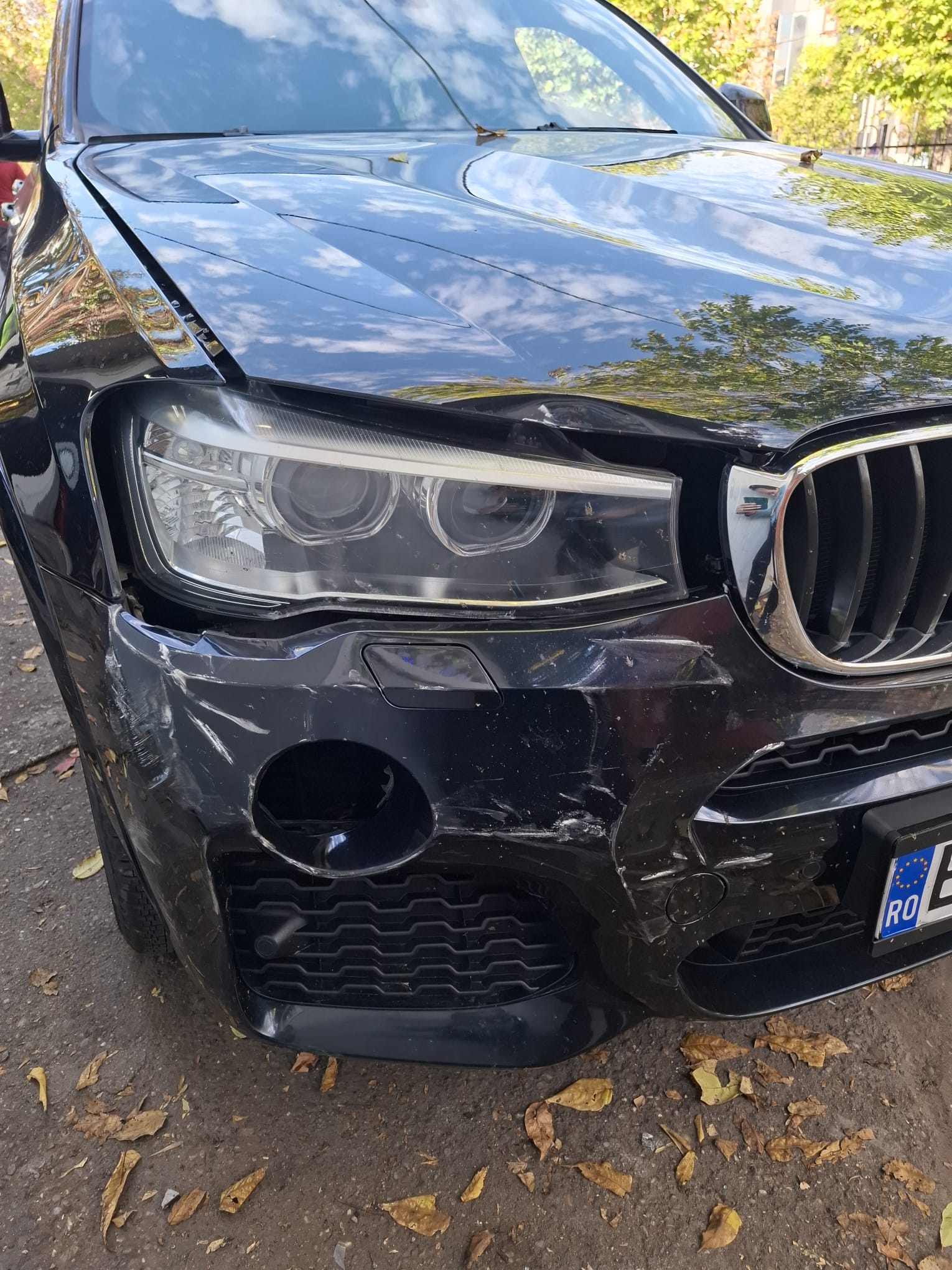 Șoferița lovită de mașina poliției în care erau doi suspecți reținuți acuză că autospeciala nu are RCA și nici nu avea semnalele acustice și luminoase pornite