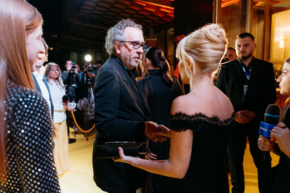 Tim Burton, invitat special la premiera filmului „Cravata Galbenă”. Declarațiile regizorului: „Voi avea mereu o legătură romantică cu România”